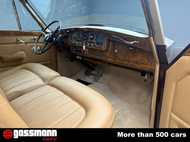 Rolls Royce Phantom V Saloon Coupe, by James Young Matching 