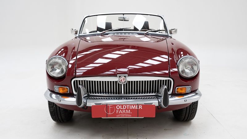 MG B \'74 