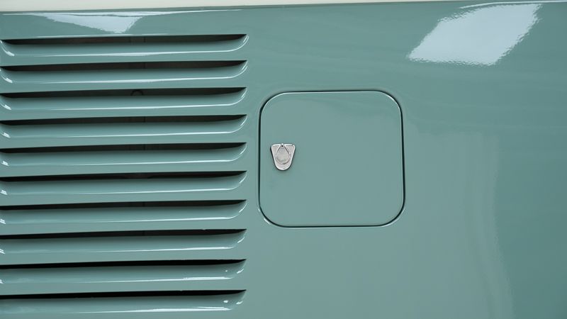 Volkswagen T1 Kombi 21 Windows \'64 
