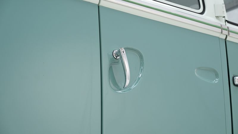 Volkswagen T1 Kombi 21 Windows \'64 