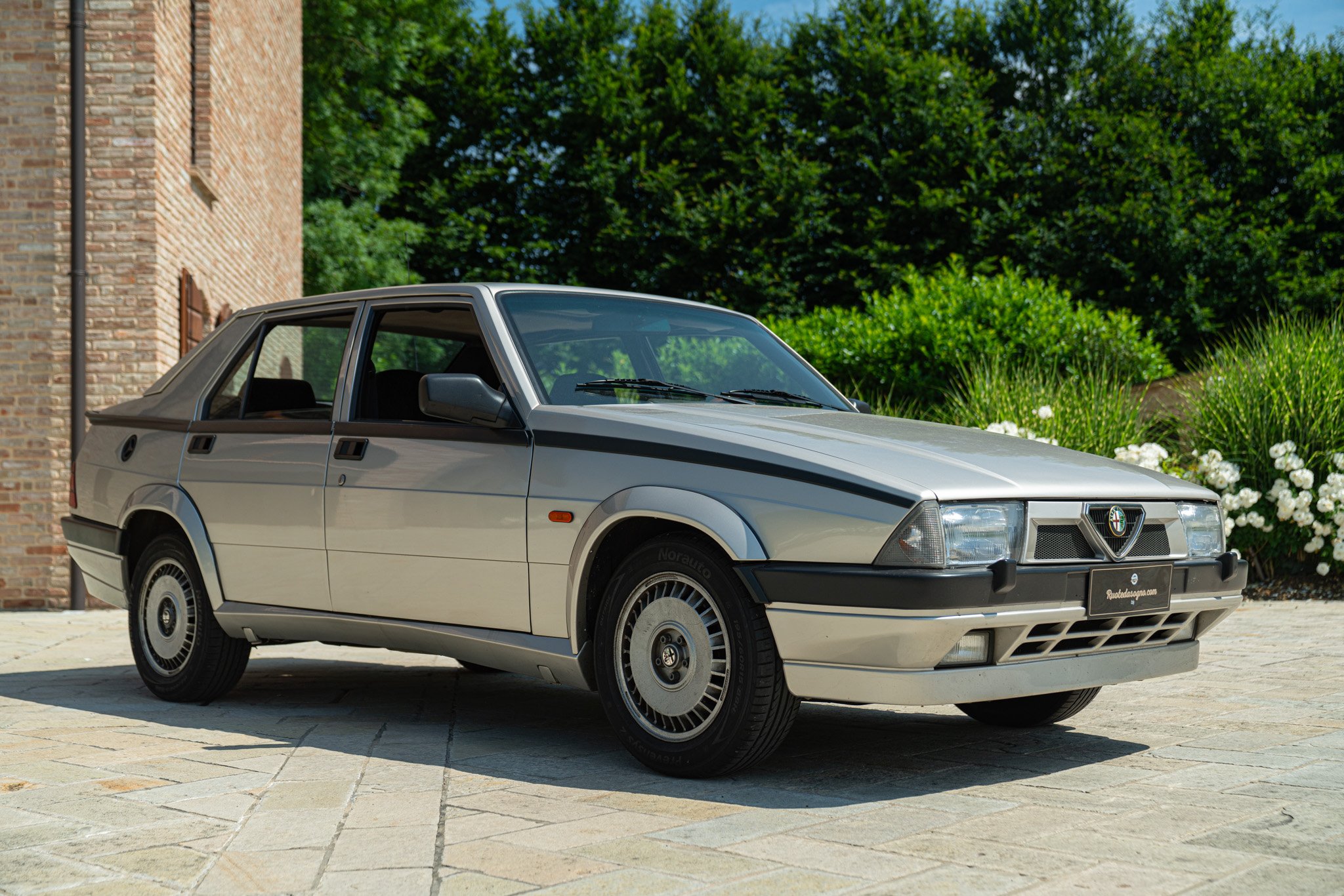 Alfa Romeo 75 2.0 