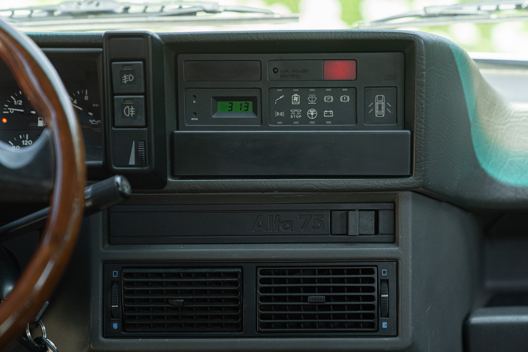 Alfa Romeo 75 2.0 