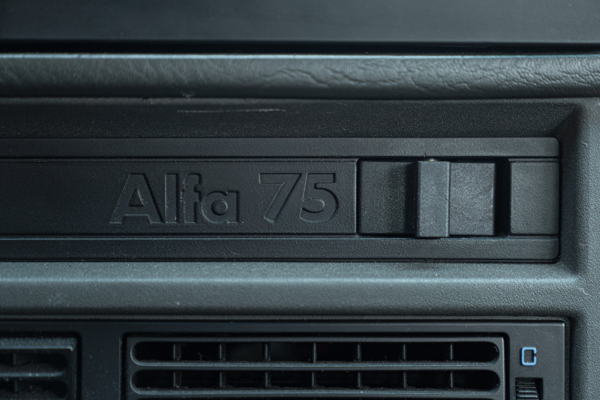 Alfa Romeo 75 2.0 