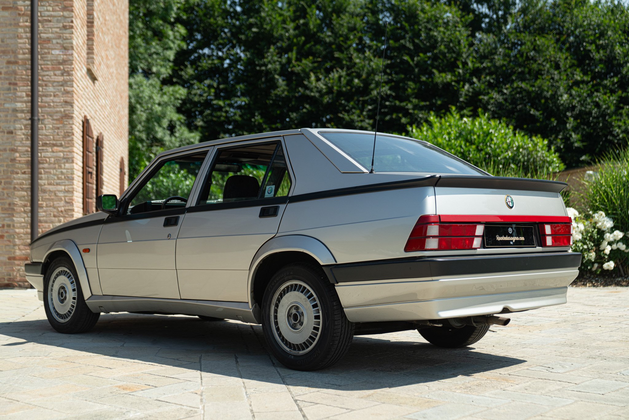 Alfa Romeo 75 2.0 