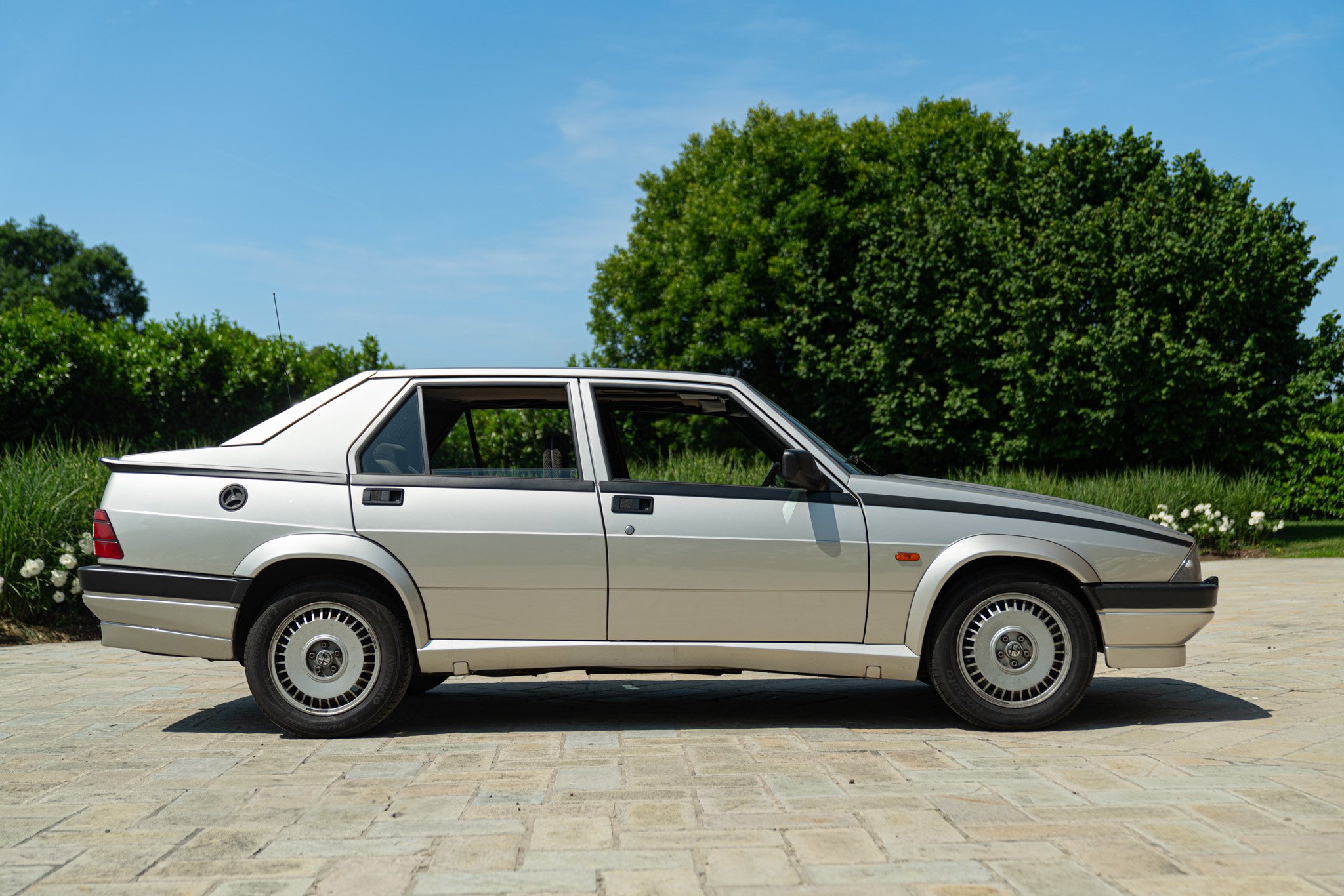 Alfa Romeo 75 2.0 