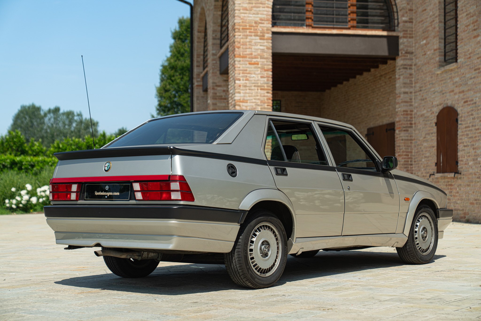 Alfa Romeo 75 2.0 