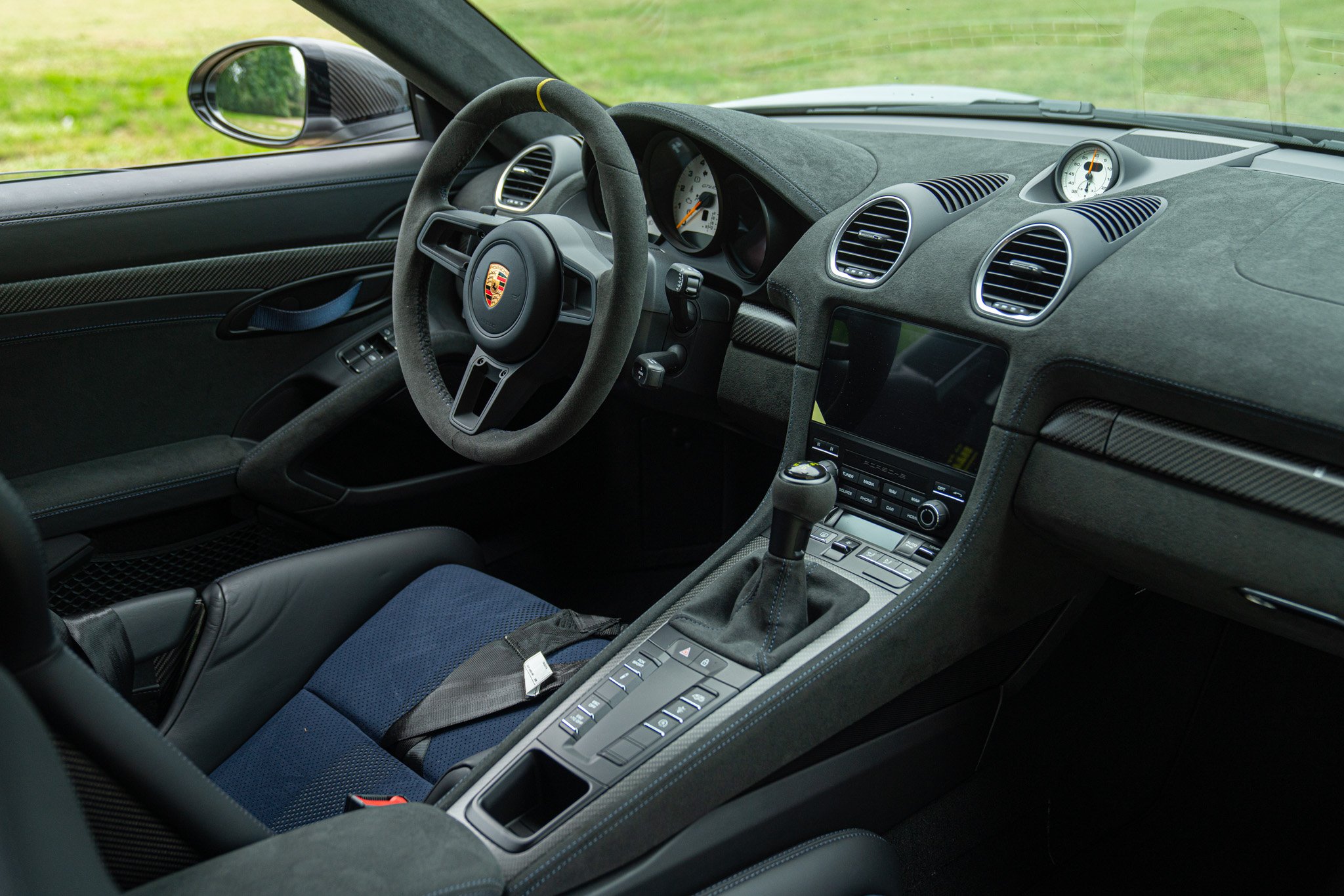 Porsche CAYMAN 718 GT4 RS “weissach” 