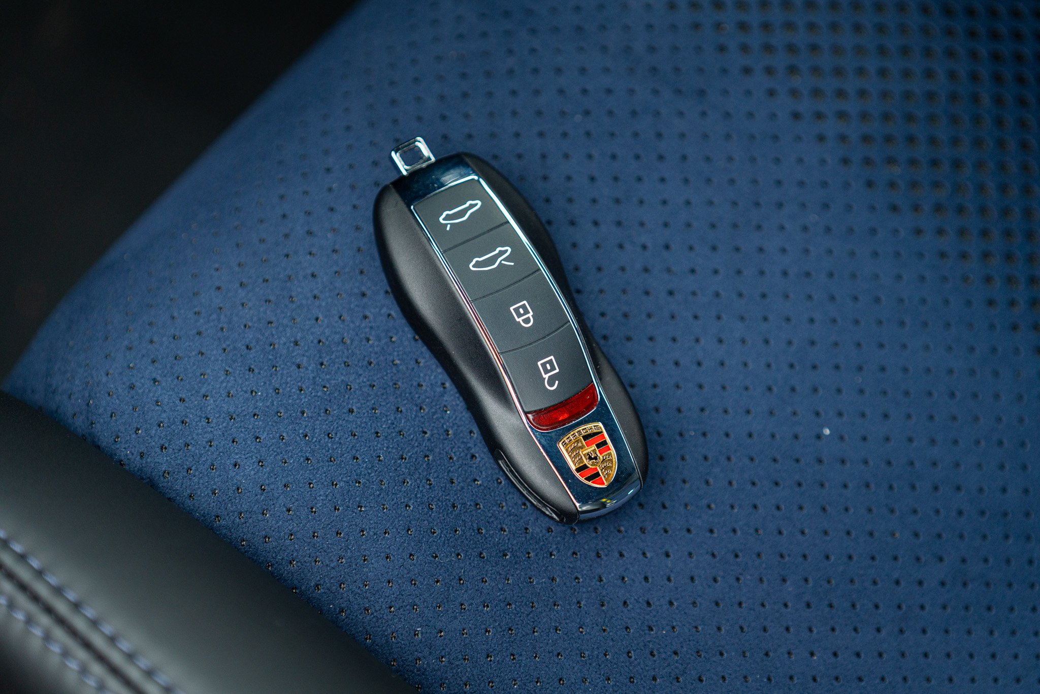 Porsche CAYMAN 718 GT4 RS “weissach” 