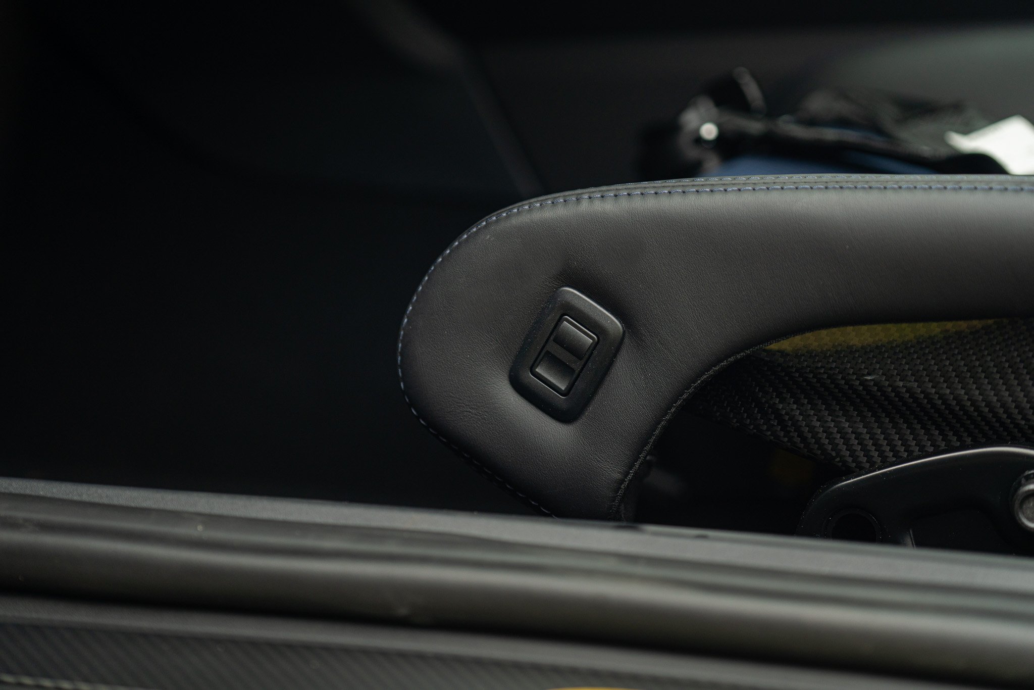 Porsche CAYMAN 718 GT4 RS “weissach” 