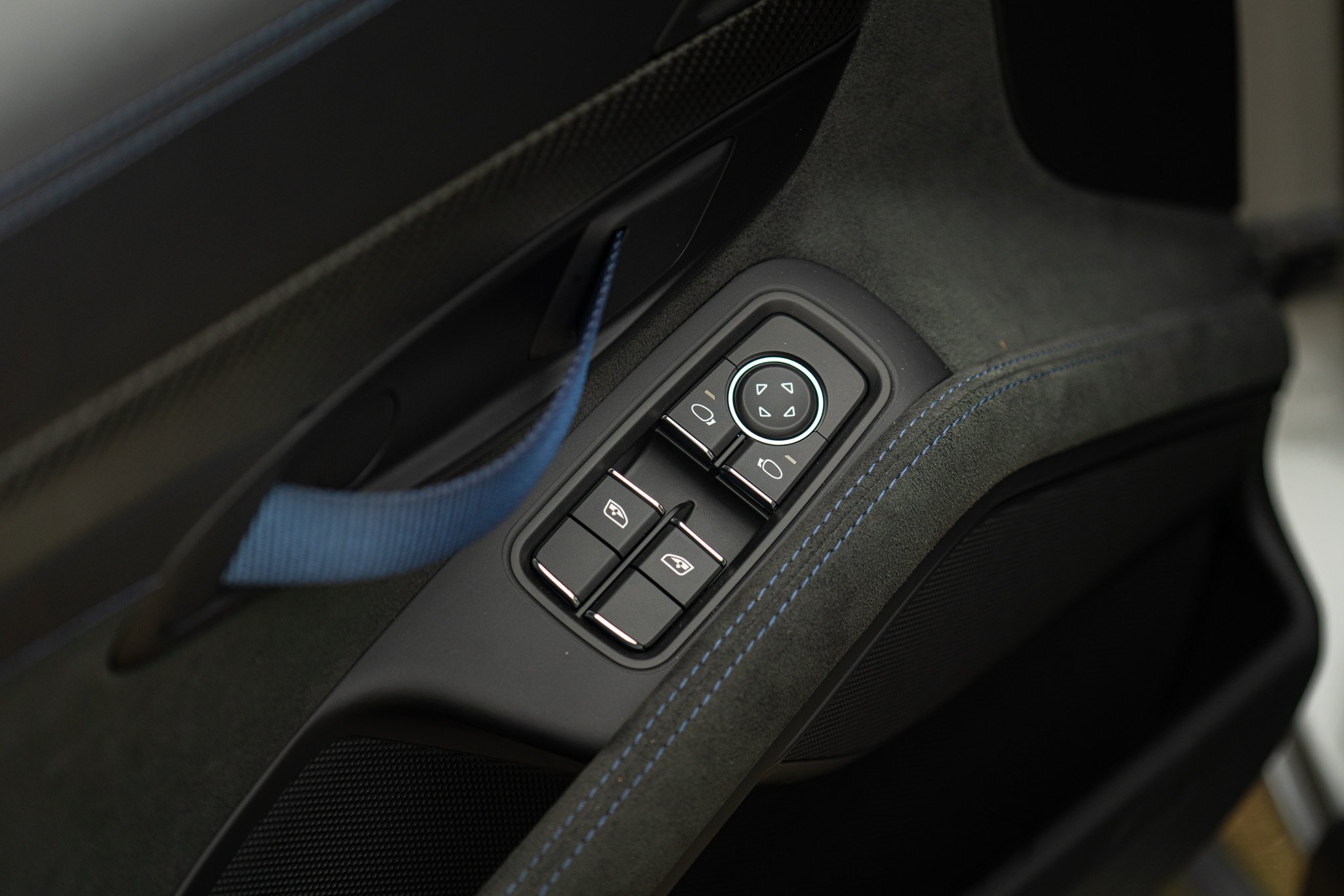 Porsche CAYMAN 718 GT4 RS “weissach” 
