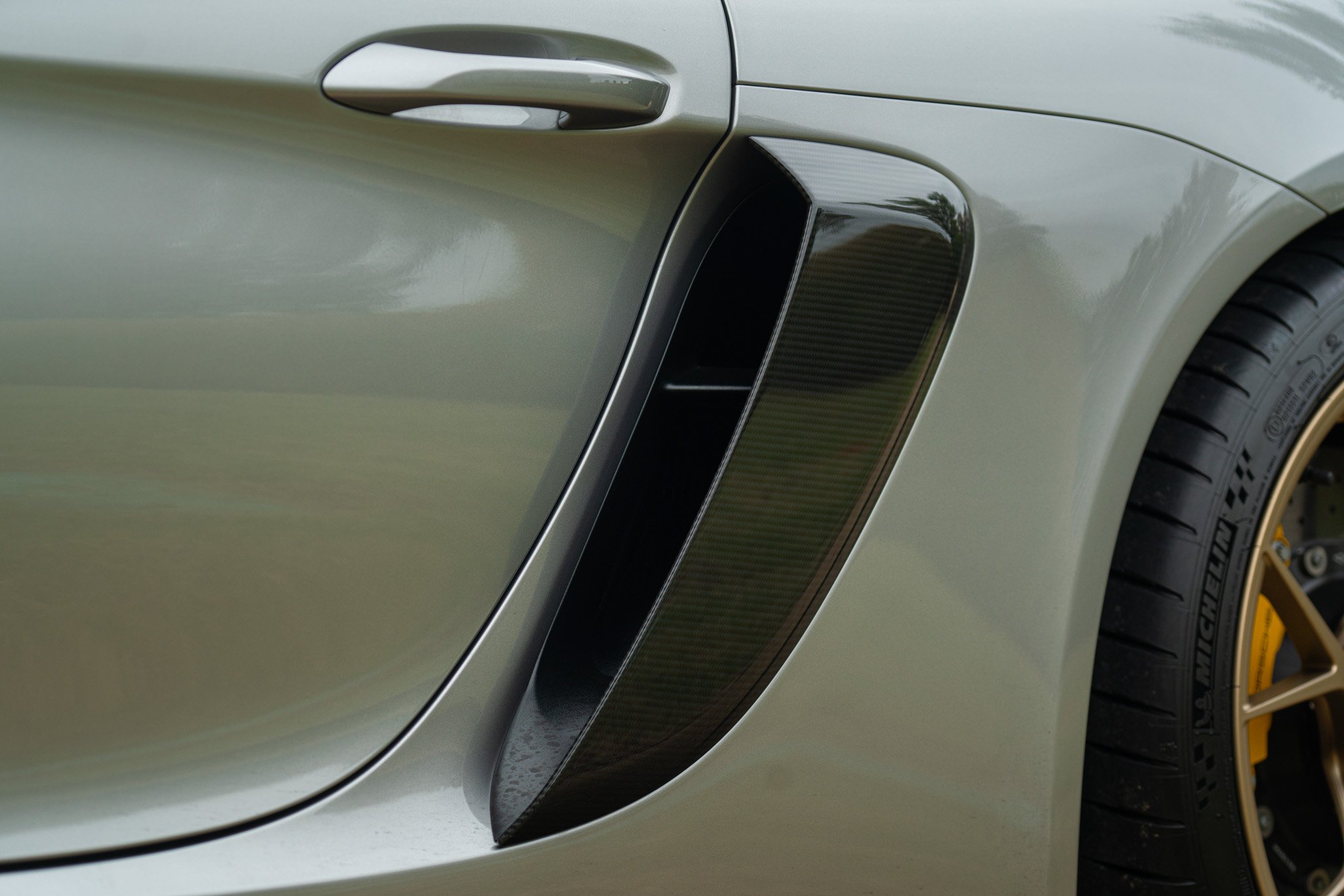 Porsche CAYMAN 718 GT4 RS “weissach” 