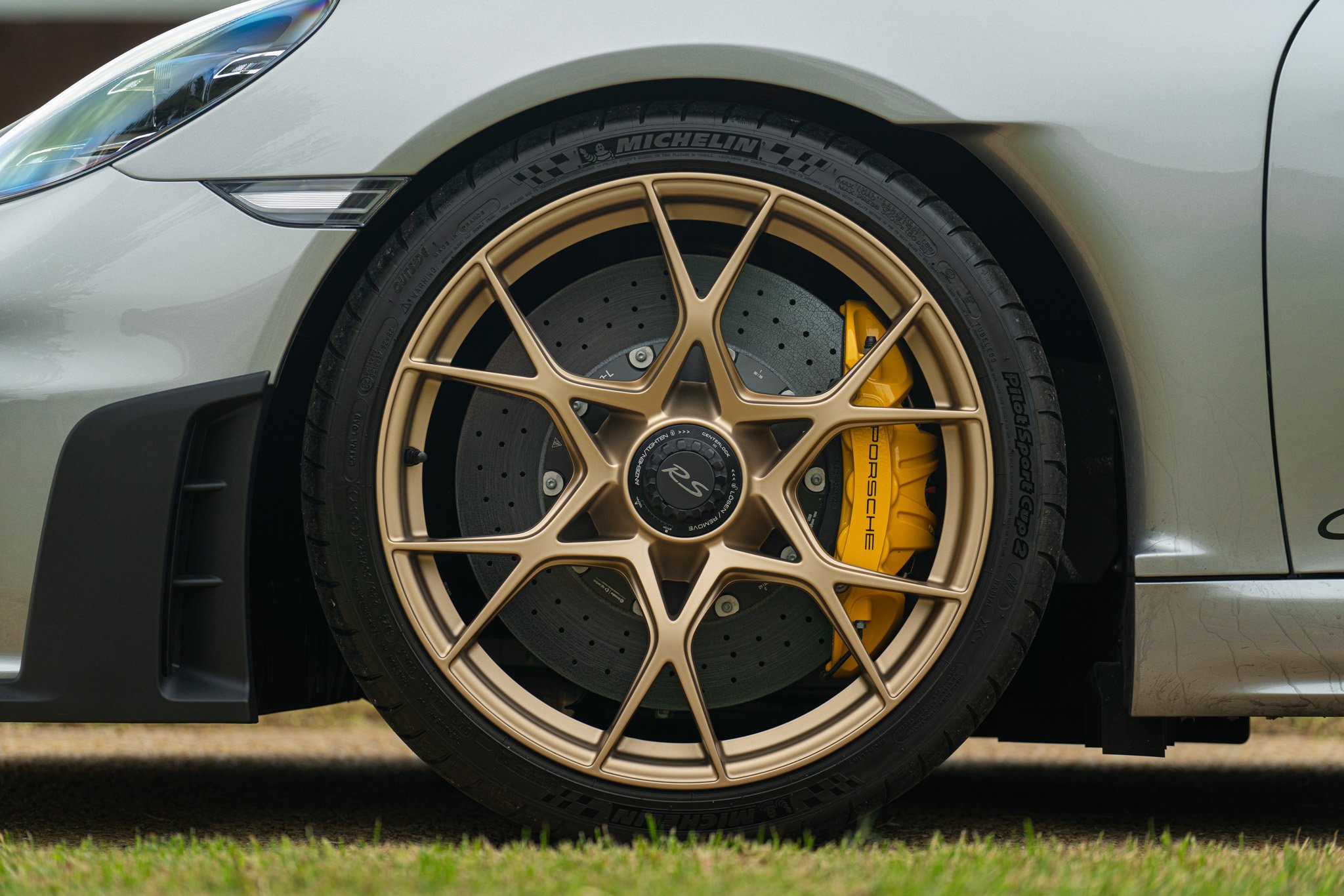 Porsche CAYMAN 718 GT4 RS “weissach” 