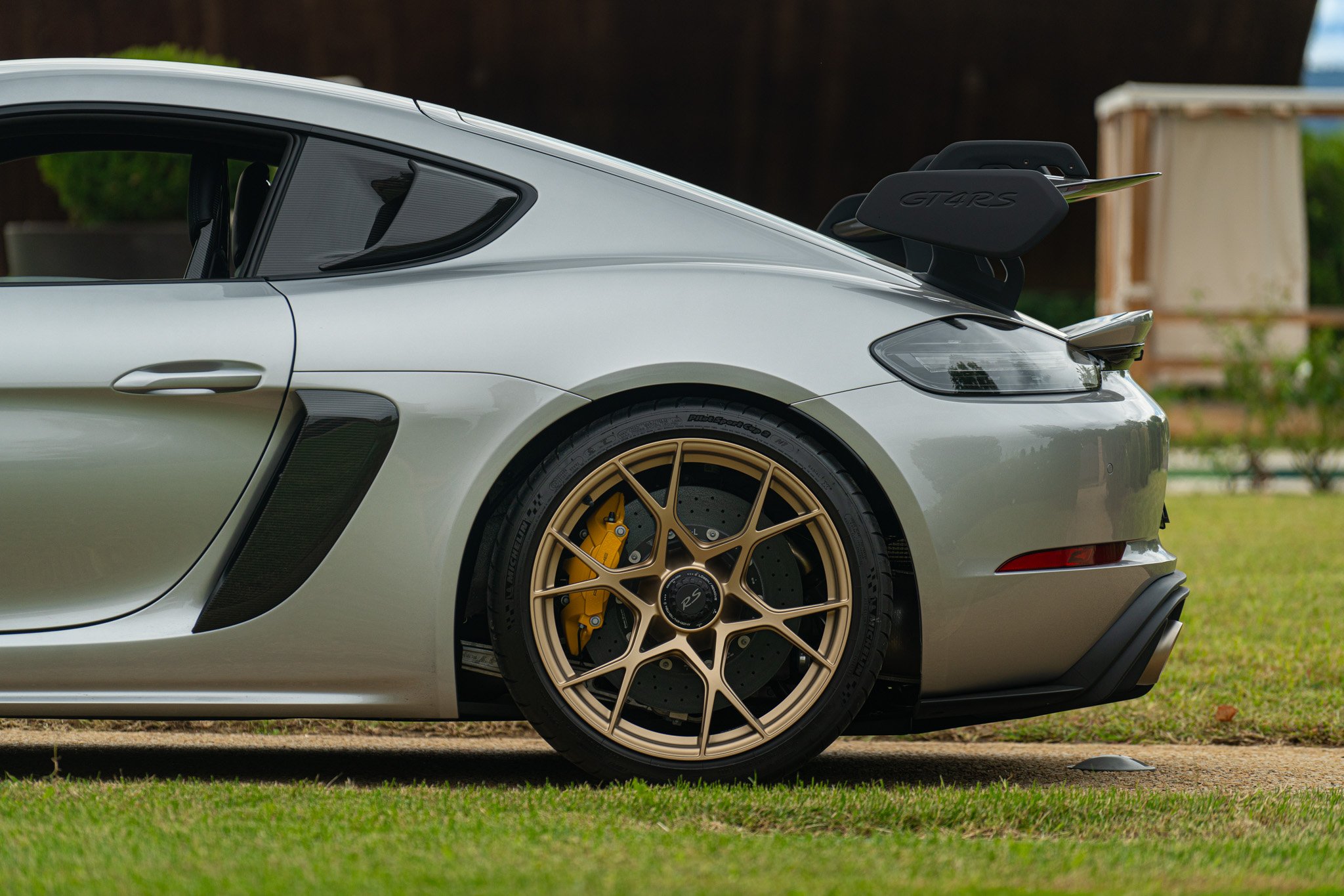 Porsche CAYMAN 718 GT4 RS “weissach” 