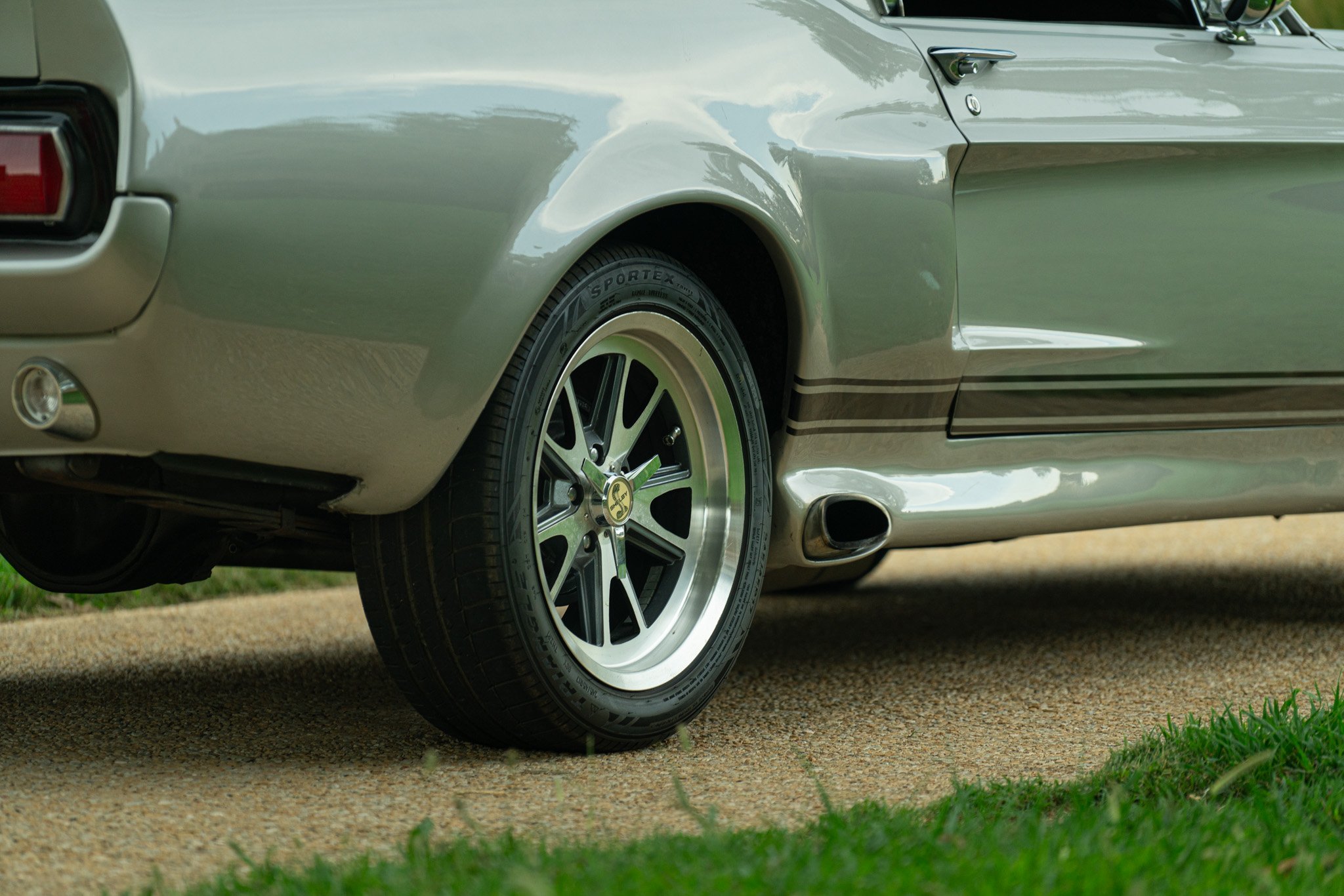 Ford Mustang Shelby GT500 Eleanor Replica 
