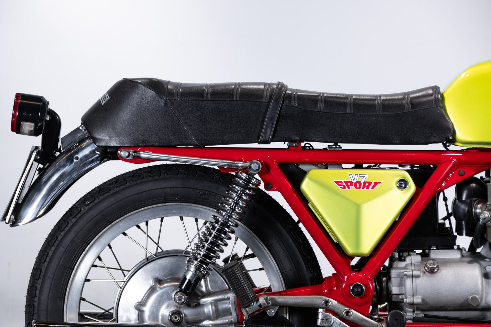 Moto Guzzi V7 SPORT 750 \"Telaio Rosso\" 