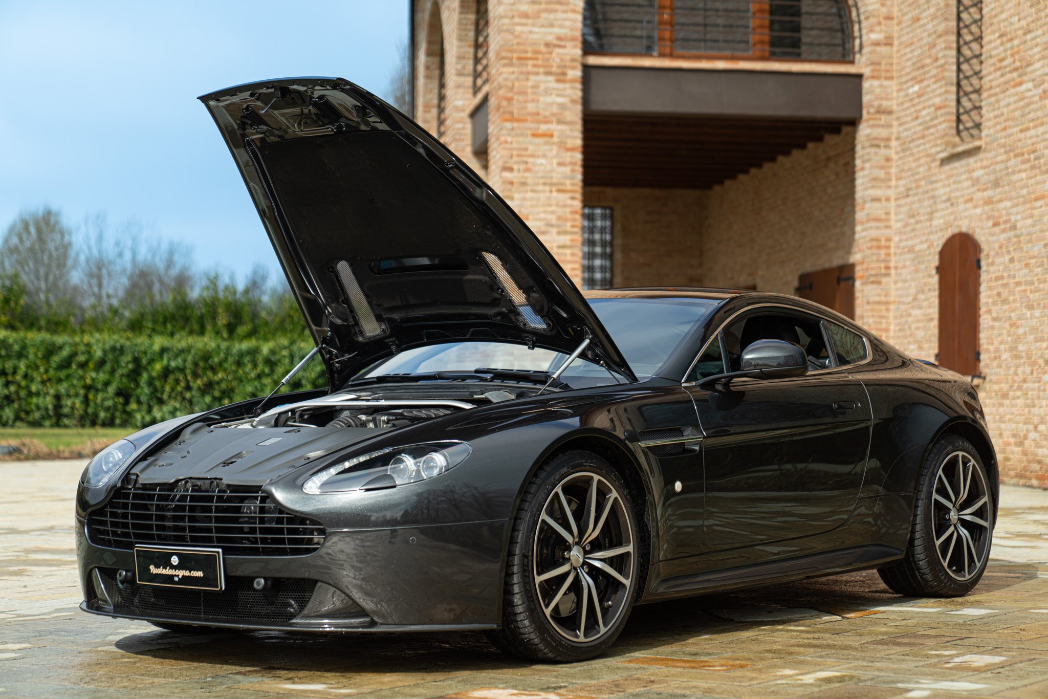 Aston Martin VANTAGE S P10 