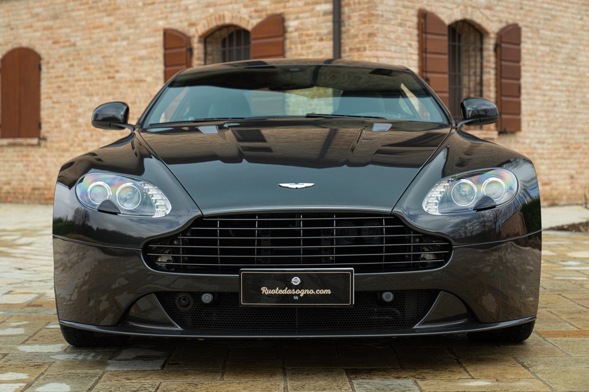 Aston Martin VANTAGE S P10 