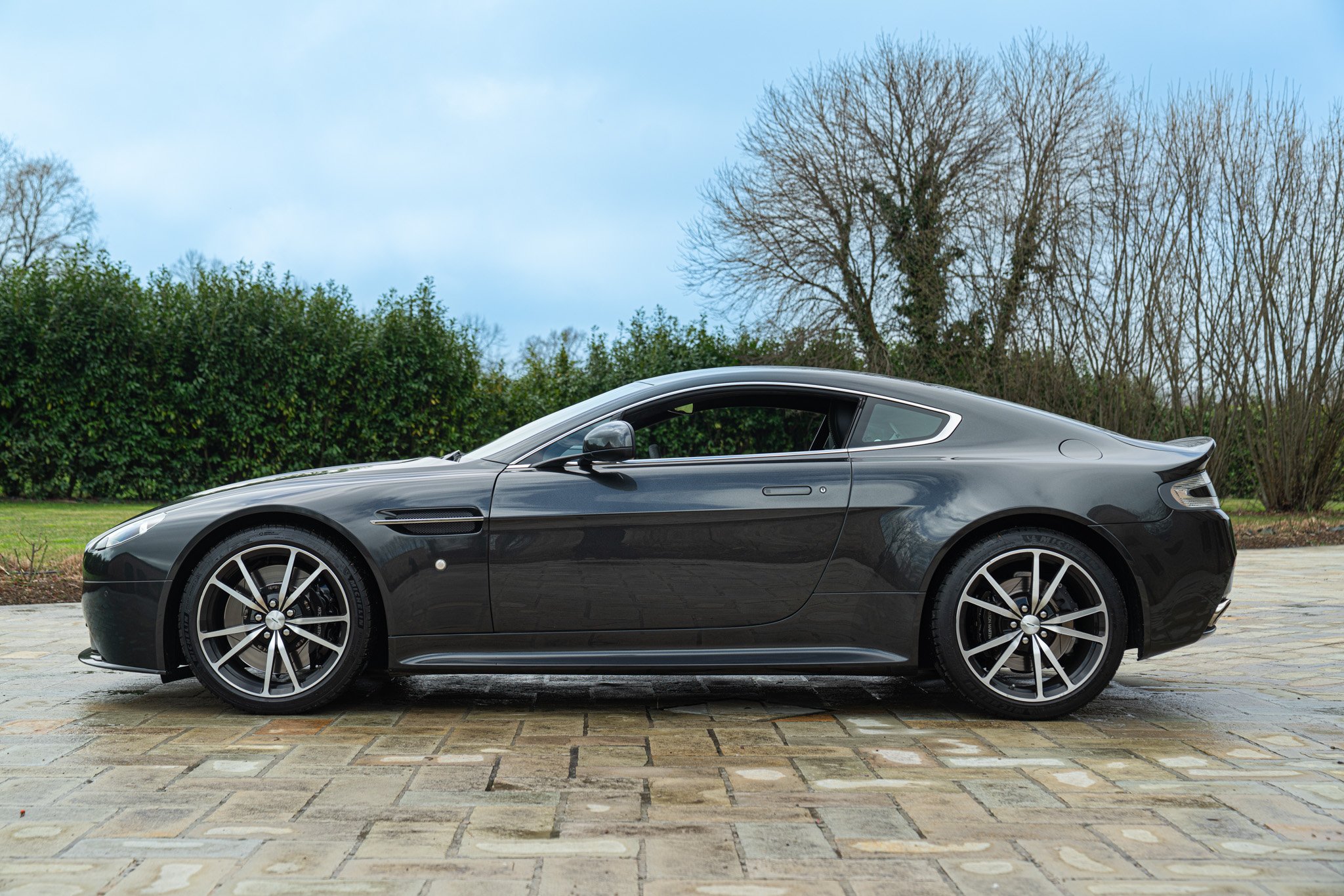 Aston Martin VANTAGE S P10 