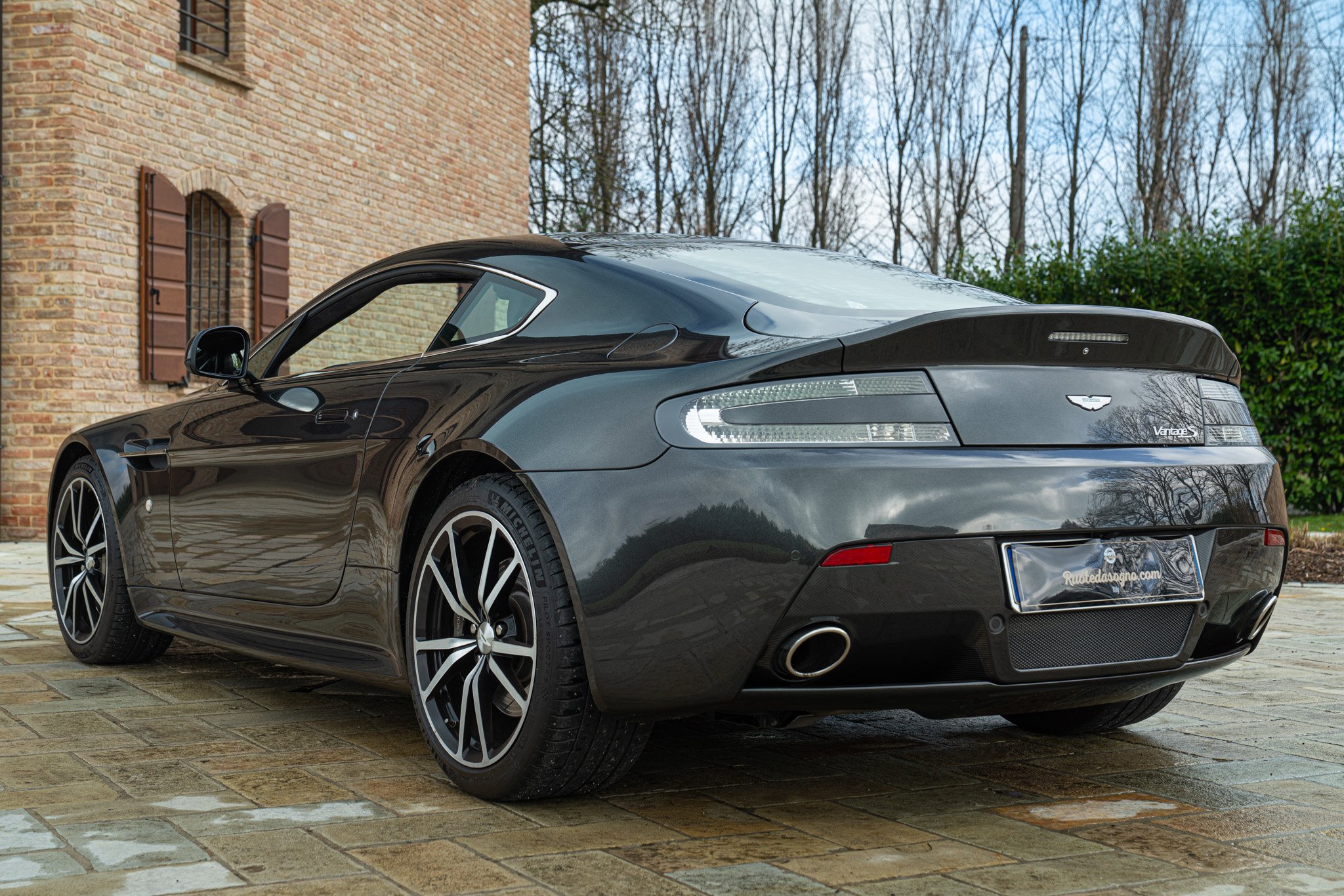 Aston Martin VANTAGE S P10 