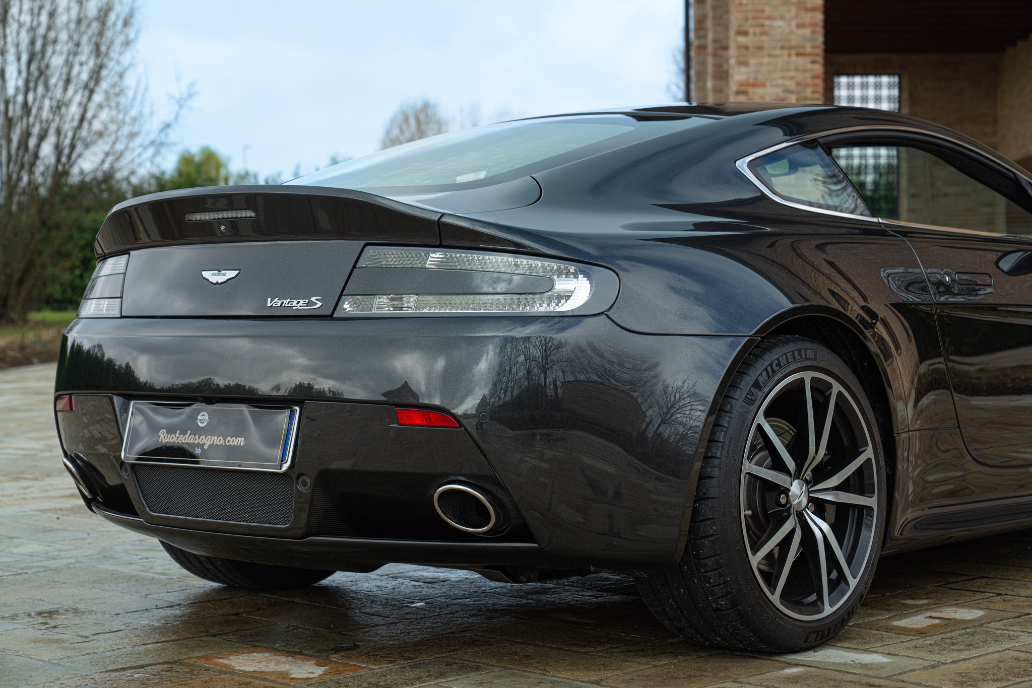 Aston Martin VANTAGE S P10 