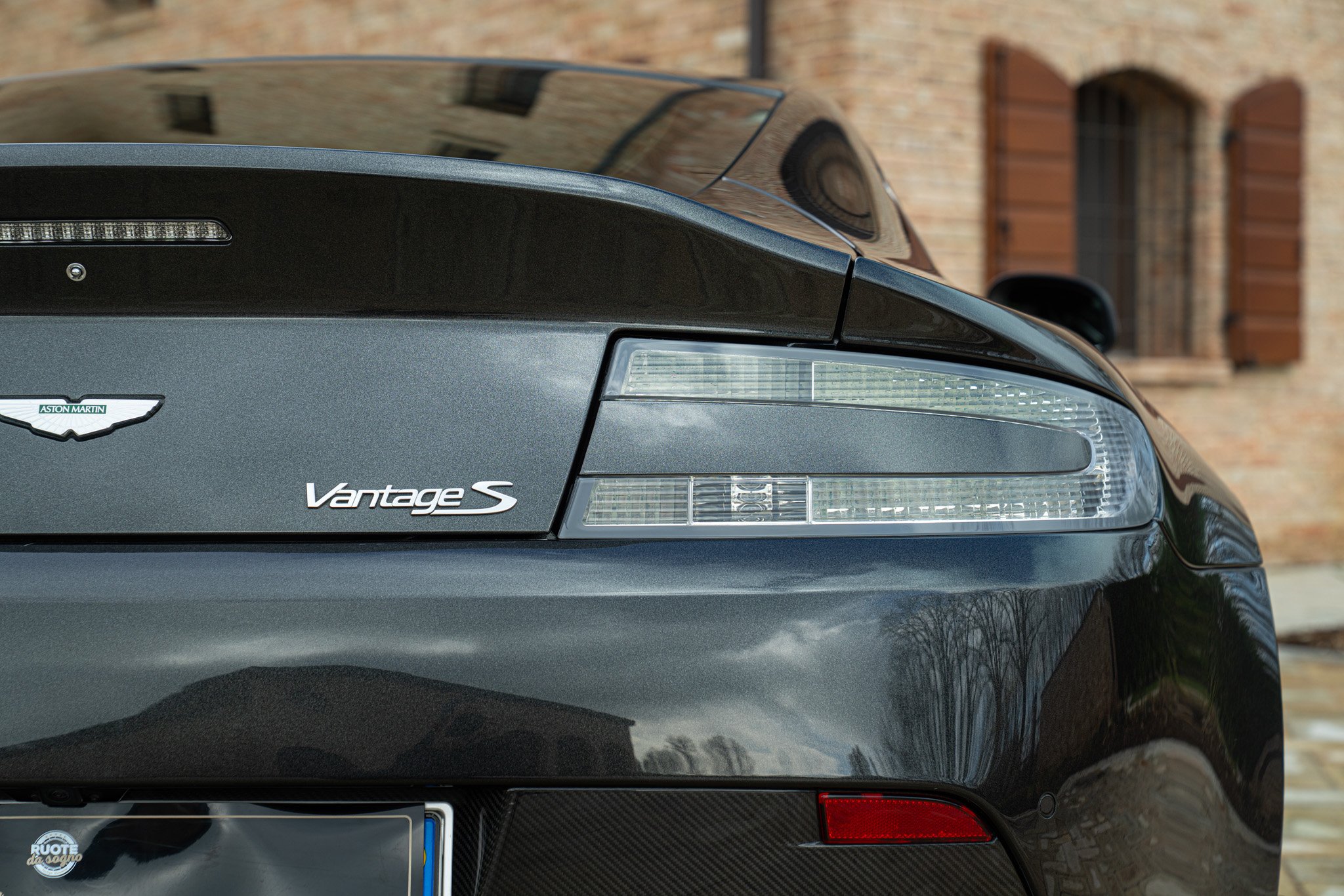 Aston Martin VANTAGE S P10 