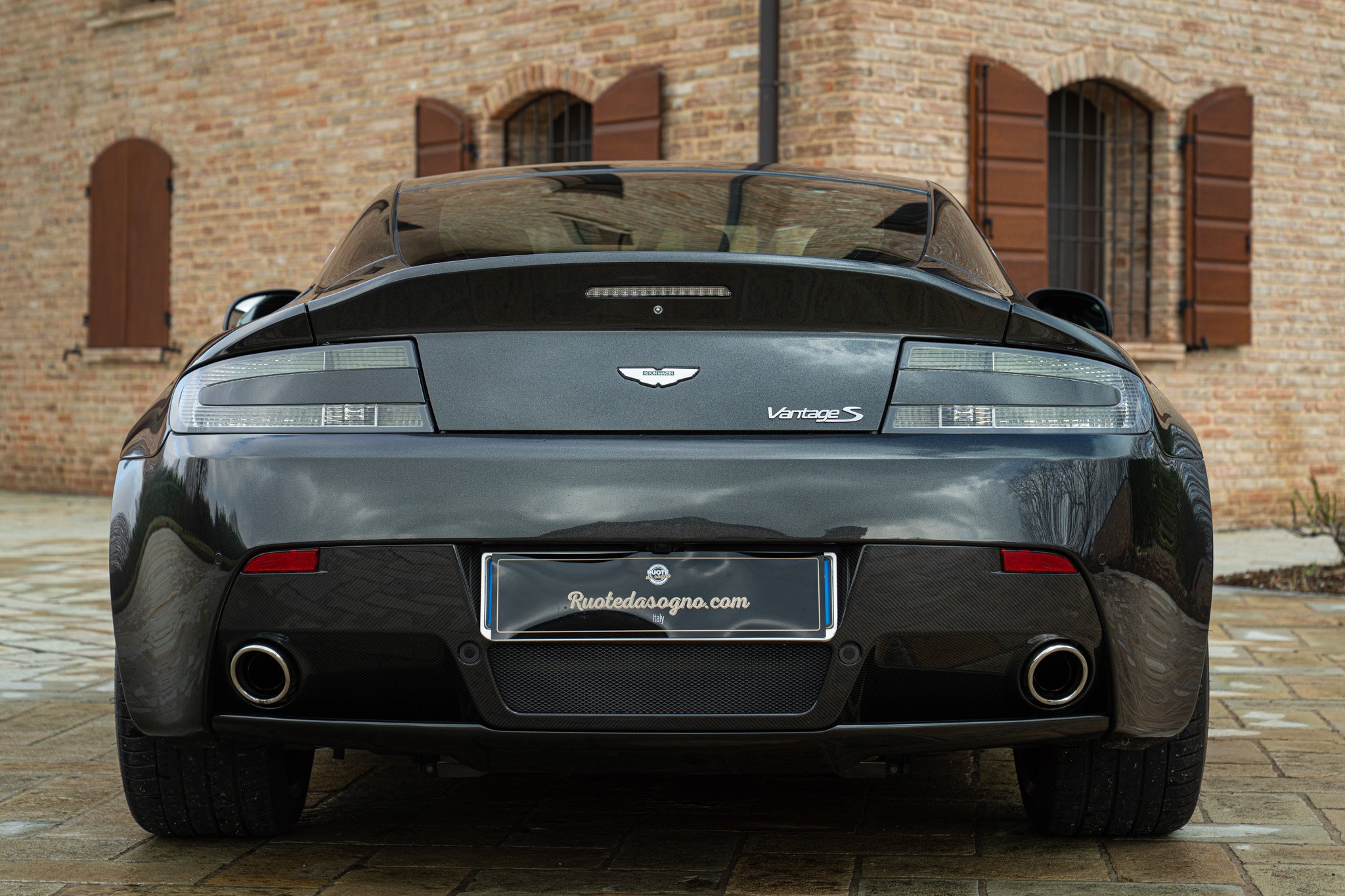 Aston Martin VANTAGE S P10 