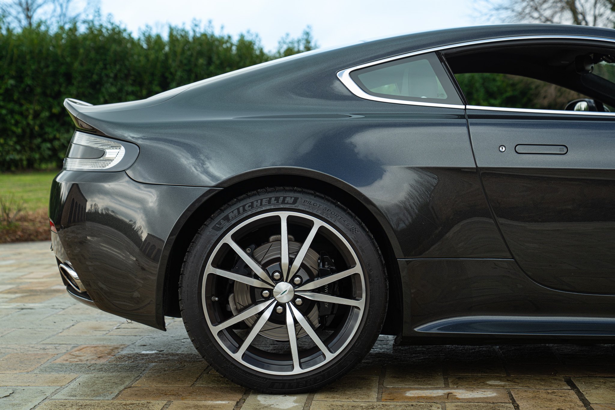 Aston Martin VANTAGE S P10 