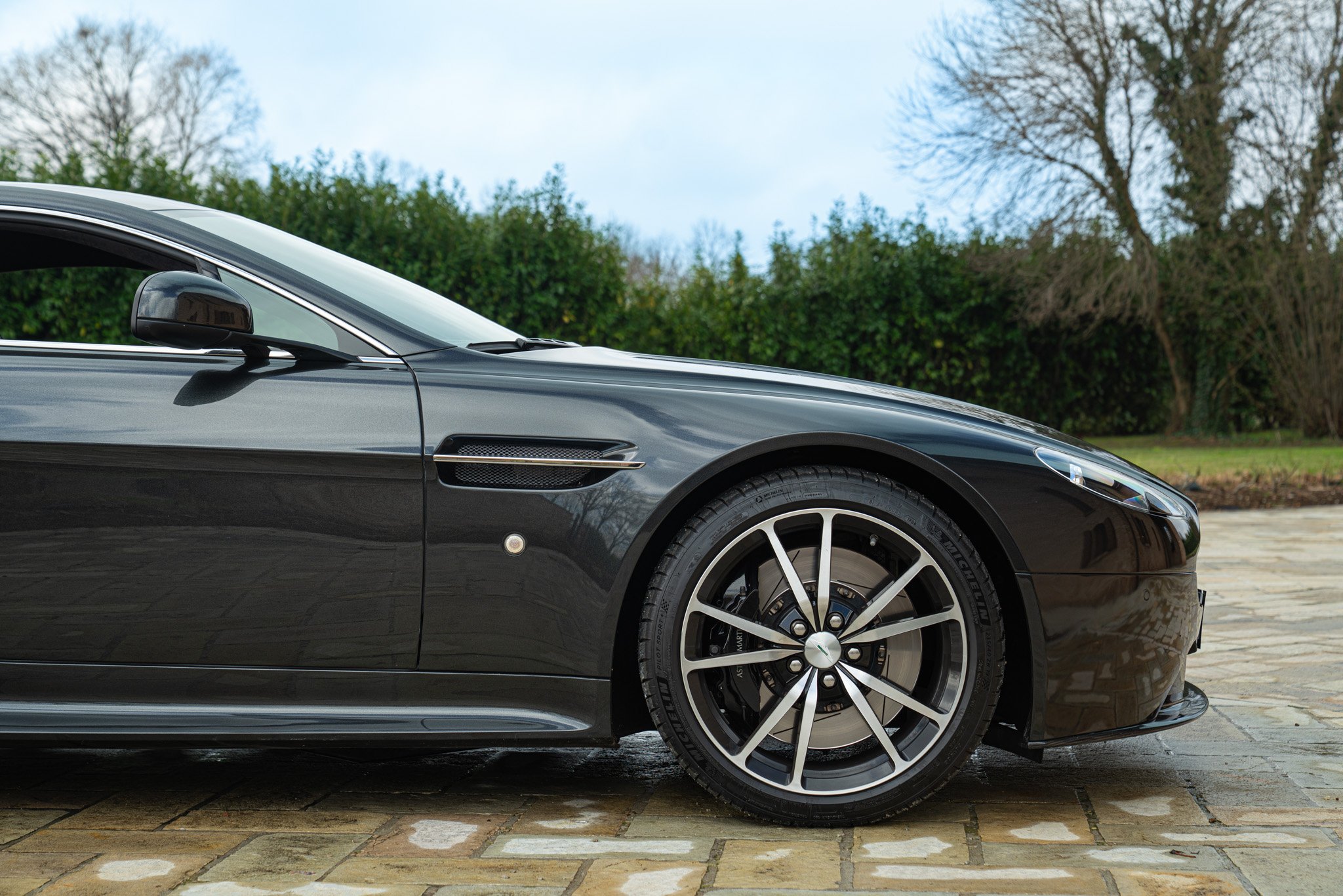 Aston Martin VANTAGE S P10 