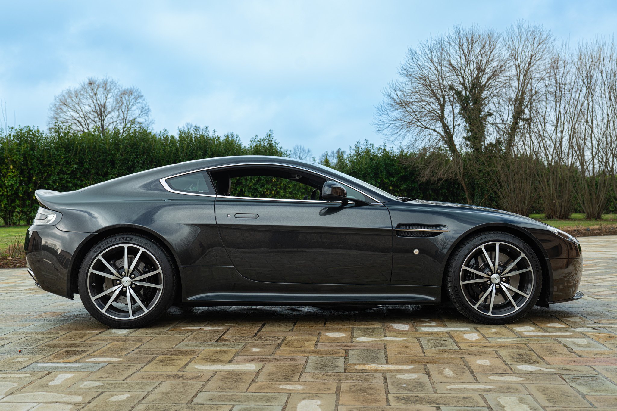 Aston Martin VANTAGE S P10 