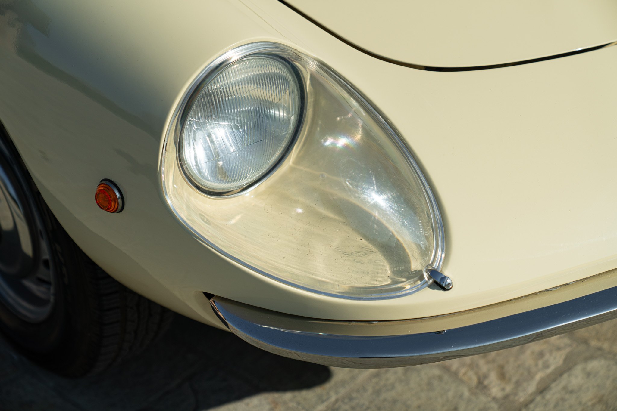 Alfa Romeo SPIDER 1750 VELOCE \"OSSO DI SEPPIA\" 