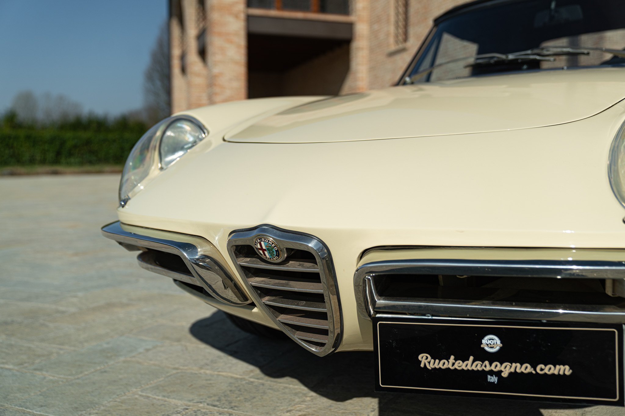 Alfa Romeo SPIDER 1750 VELOCE \"OSSO DI SEPPIA\" 