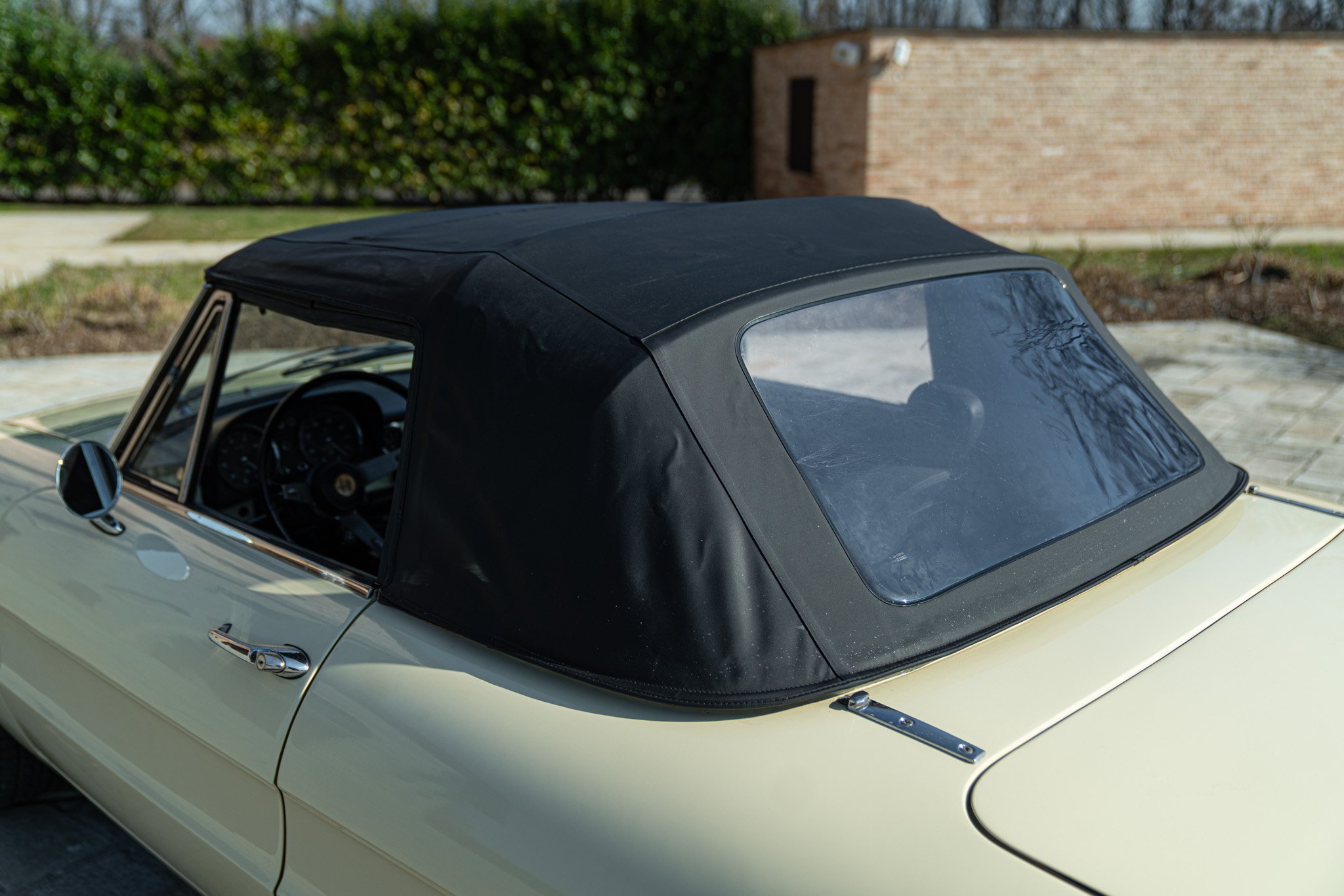 Alfa Romeo SPIDER 1750 VELOCE \"OSSO DI SEPPIA\" 