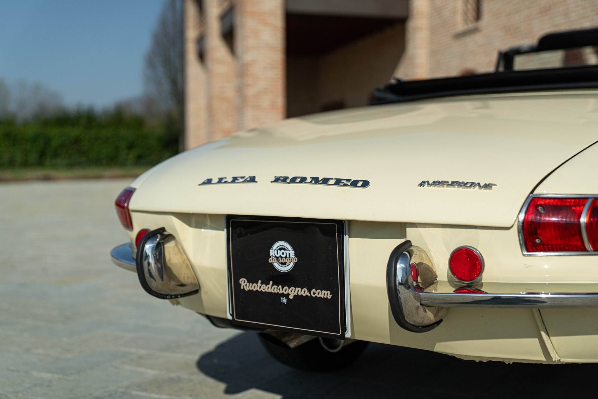 Alfa Romeo SPIDER 1750 VELOCE \"OSSO DI SEPPIA\" 