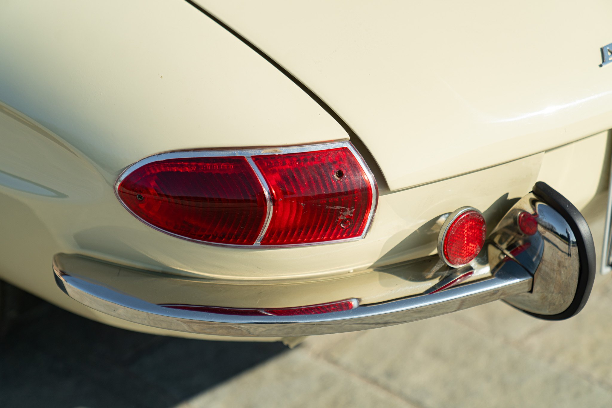 Alfa Romeo SPIDER 1750 VELOCE \"OSSO DI SEPPIA\" 