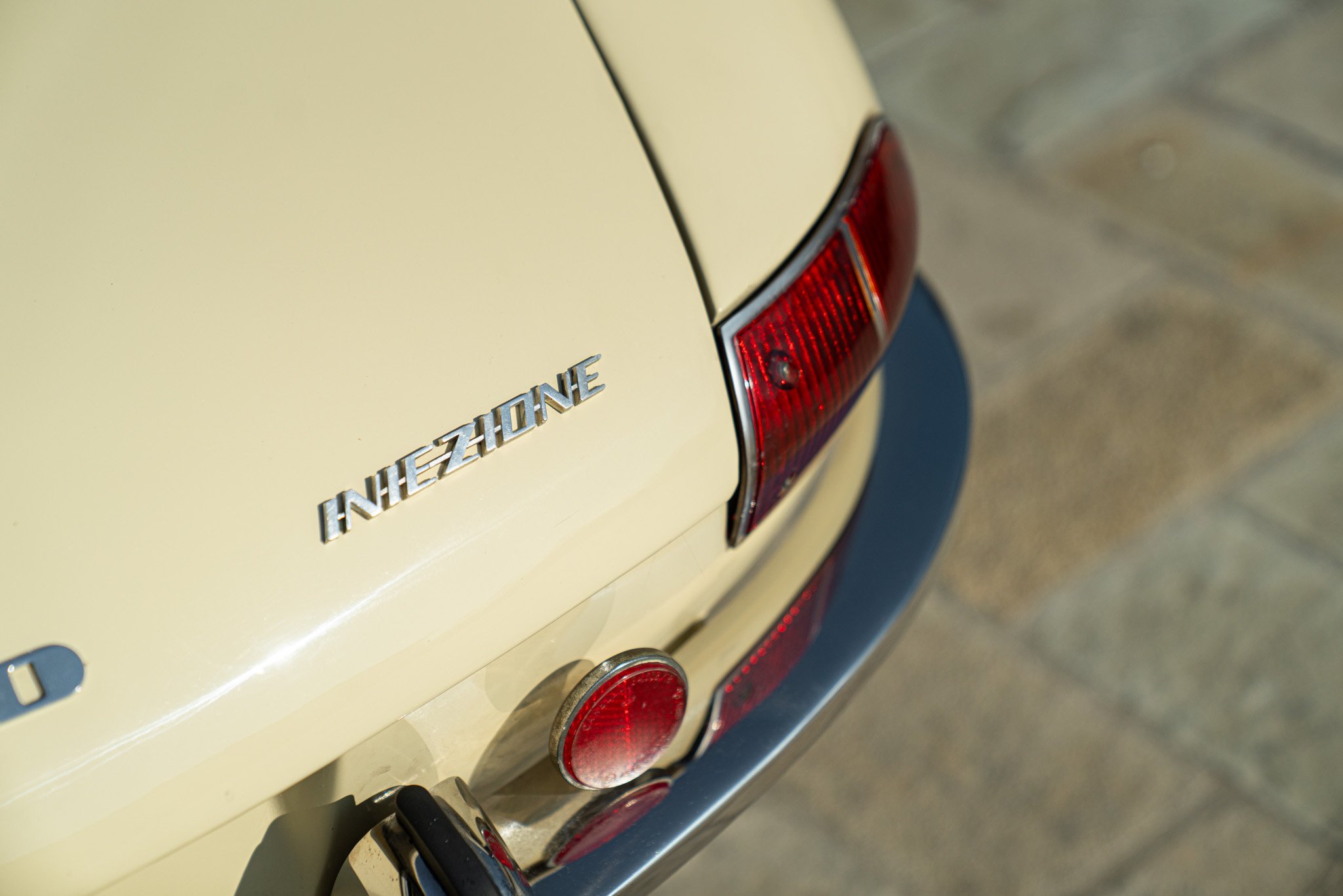 Alfa Romeo SPIDER 1750 VELOCE \"OSSO DI SEPPIA\" 