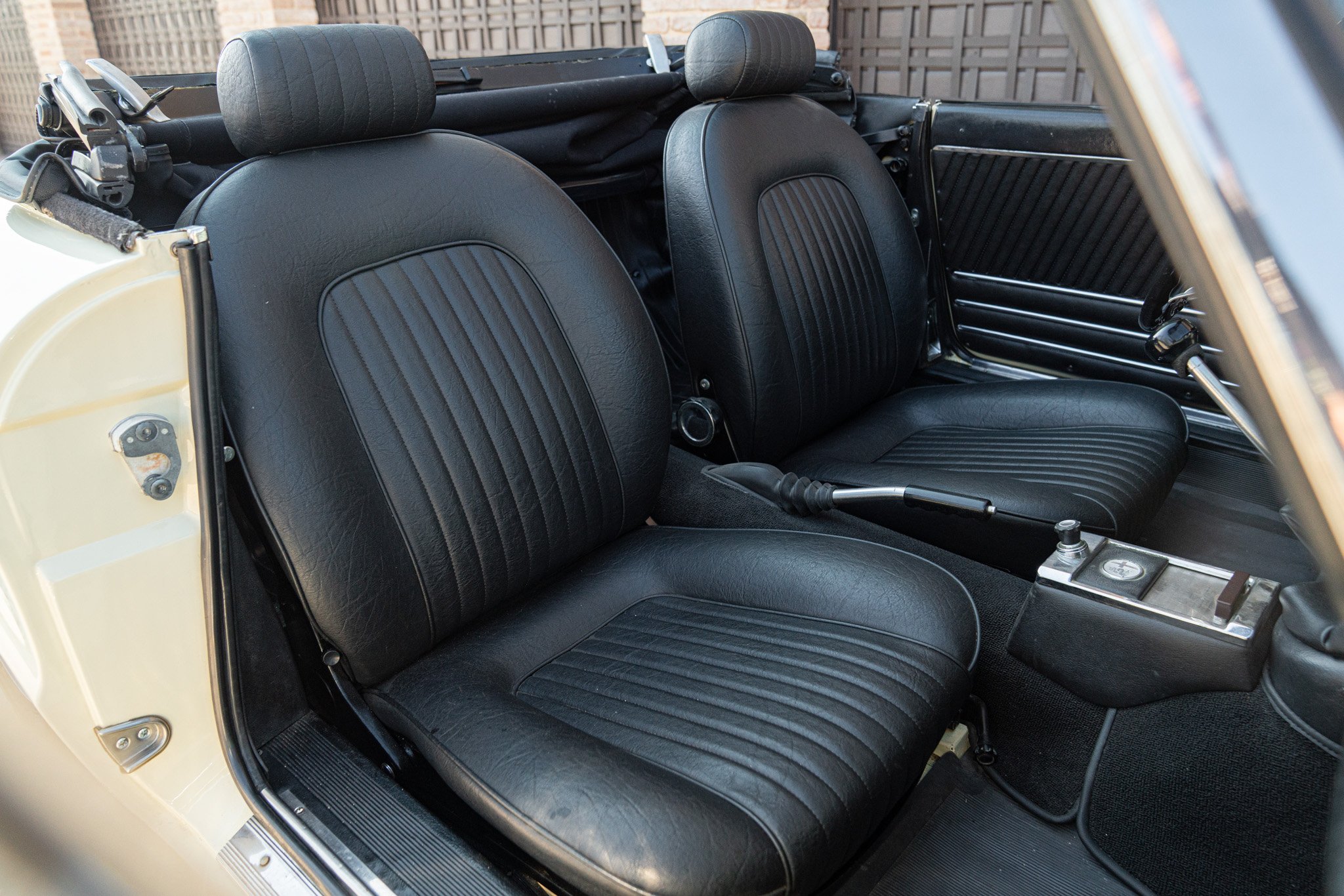 Alfa Romeo SPIDER 1750 VELOCE \"OSSO DI SEPPIA\" 