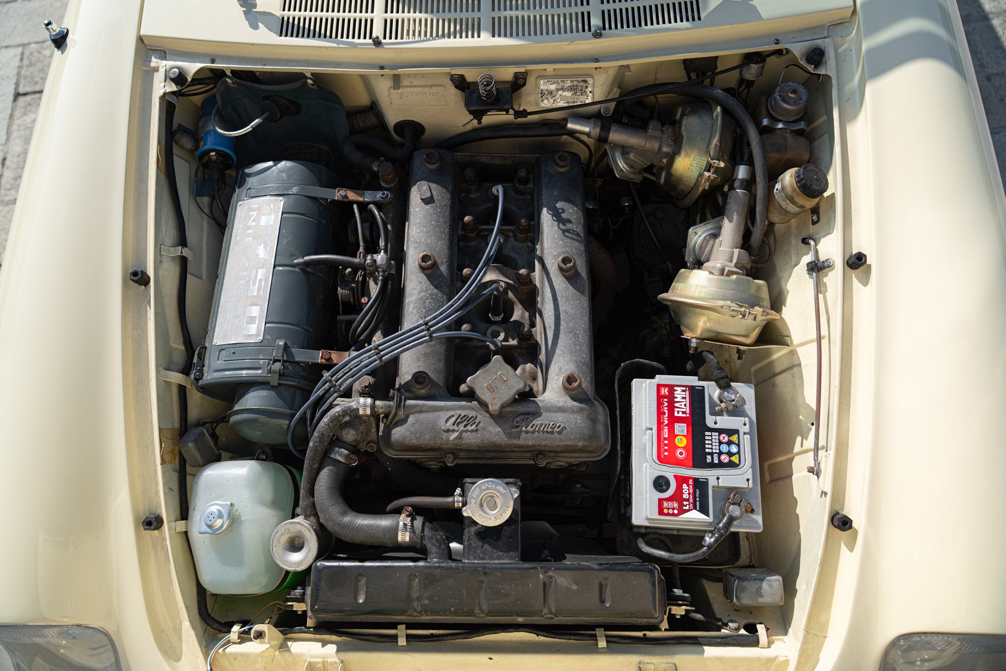 Alfa Romeo SPIDER 1750 VELOCE \"OSSO DI SEPPIA\" 