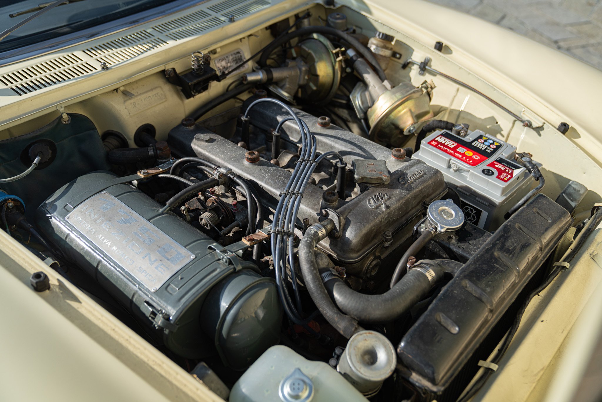 Alfa Romeo SPIDER 1750 VELOCE \"OSSO DI SEPPIA\" 