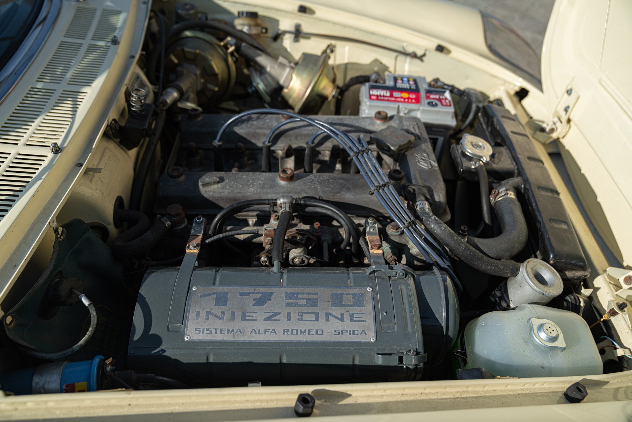 Alfa Romeo SPIDER 1750 VELOCE \"OSSO DI SEPPIA\" 