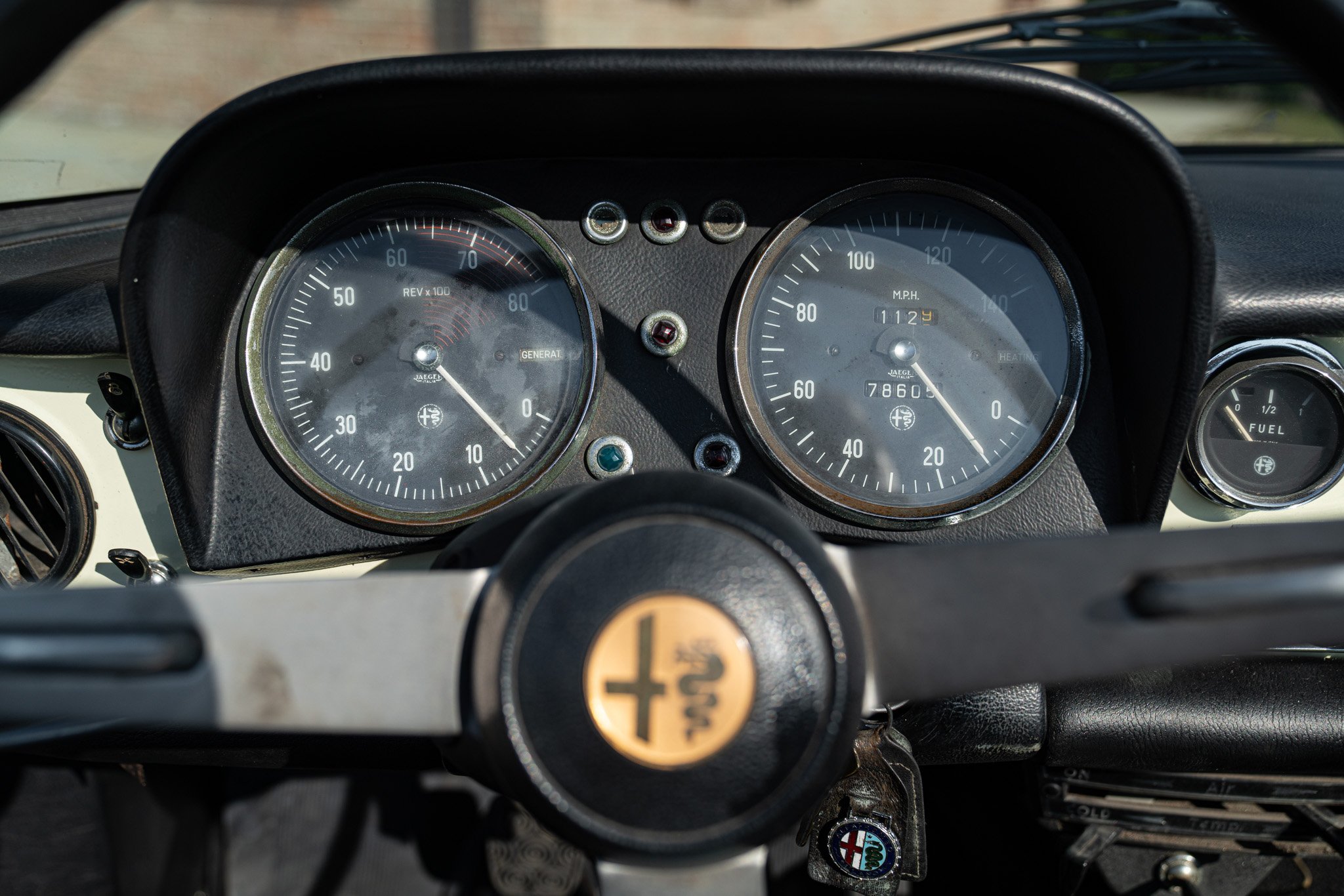 Alfa Romeo SPIDER 1750 VELOCE \"OSSO DI SEPPIA\" 