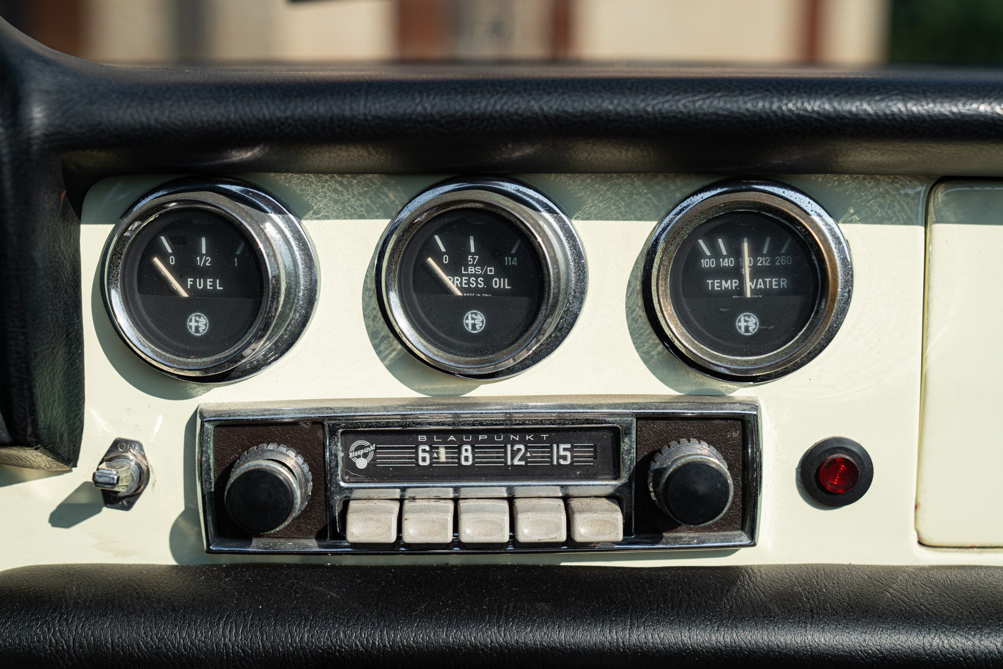 Alfa Romeo SPIDER 1750 VELOCE \"OSSO DI SEPPIA\" 
