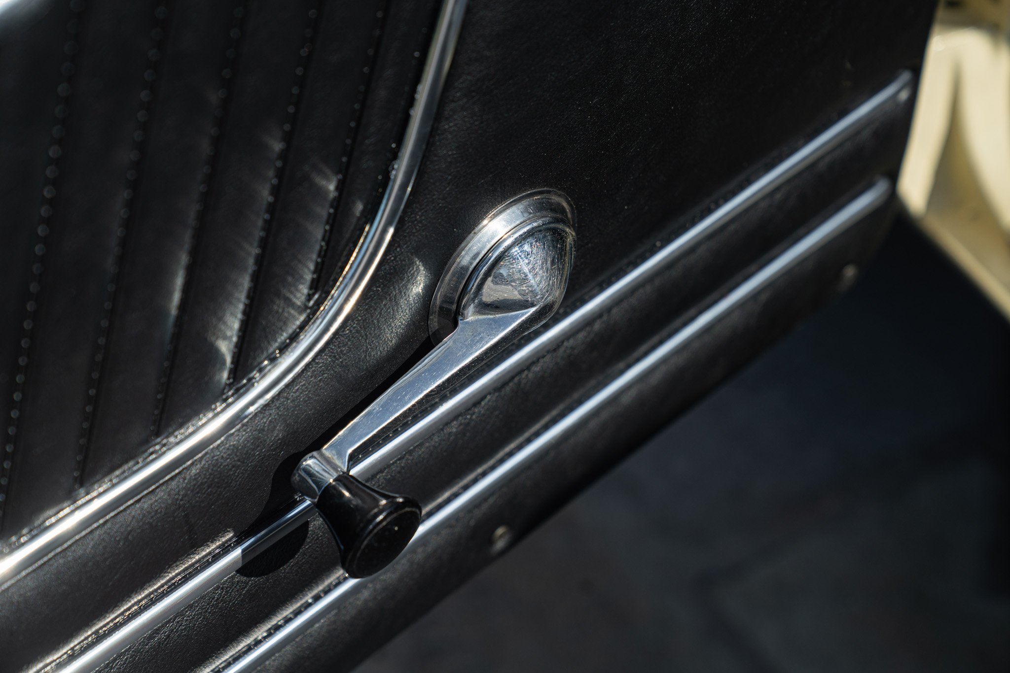 Alfa Romeo SPIDER 1750 VELOCE \"OSSO DI SEPPIA\" 