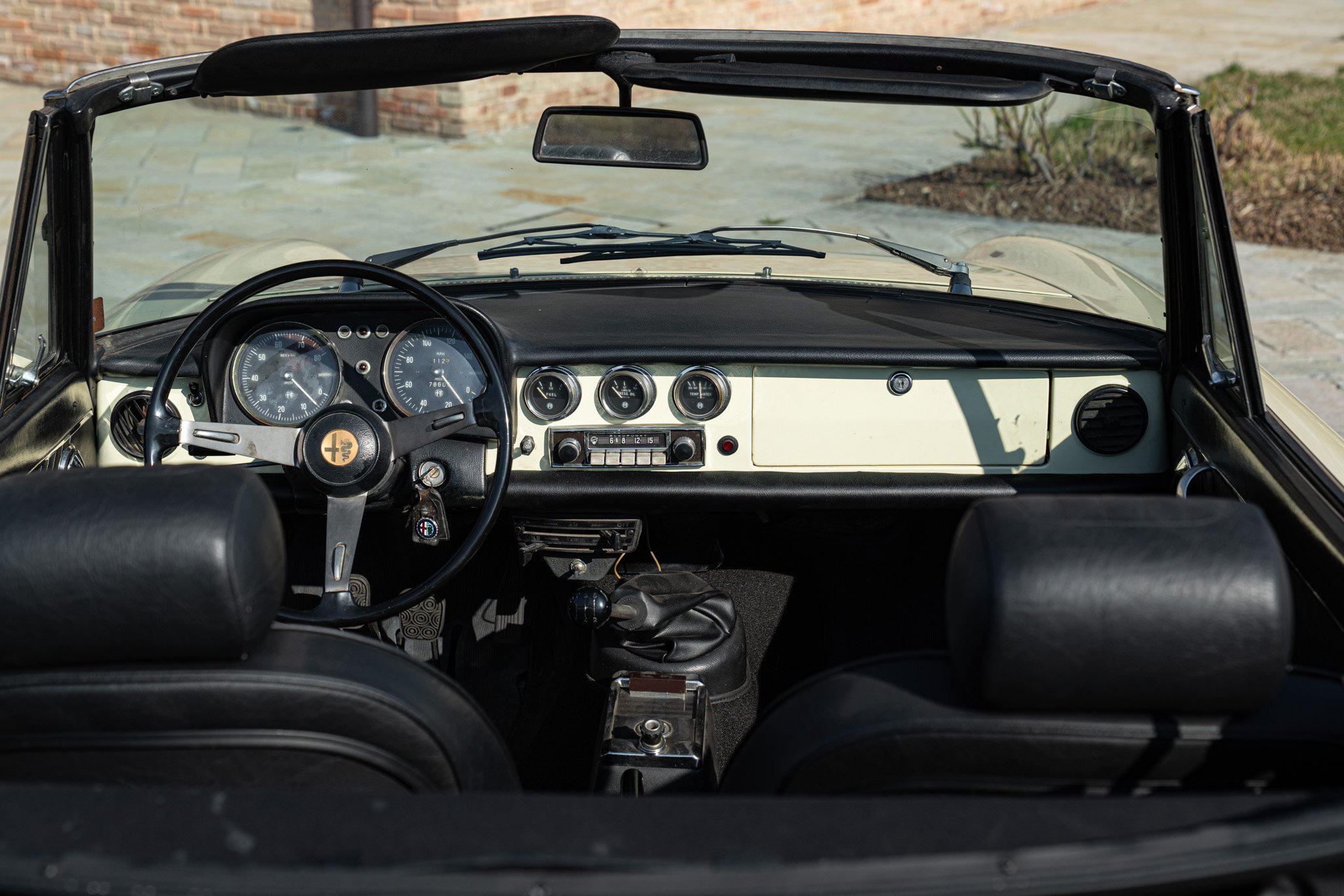 Alfa Romeo SPIDER 1750 VELOCE \"OSSO DI SEPPIA\" 
