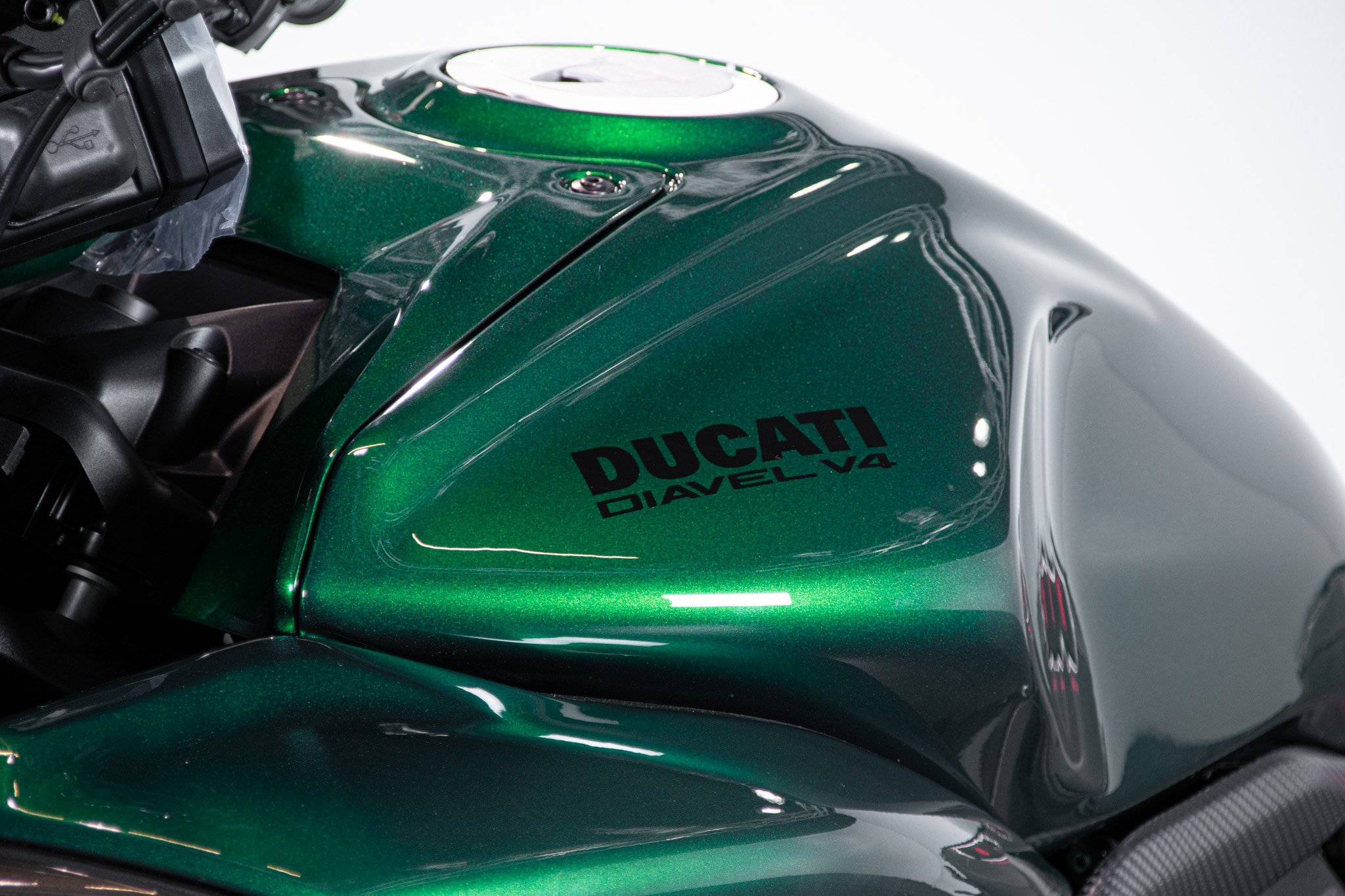 Ducati DUCATI DIAVEL V4 BENTLEY 