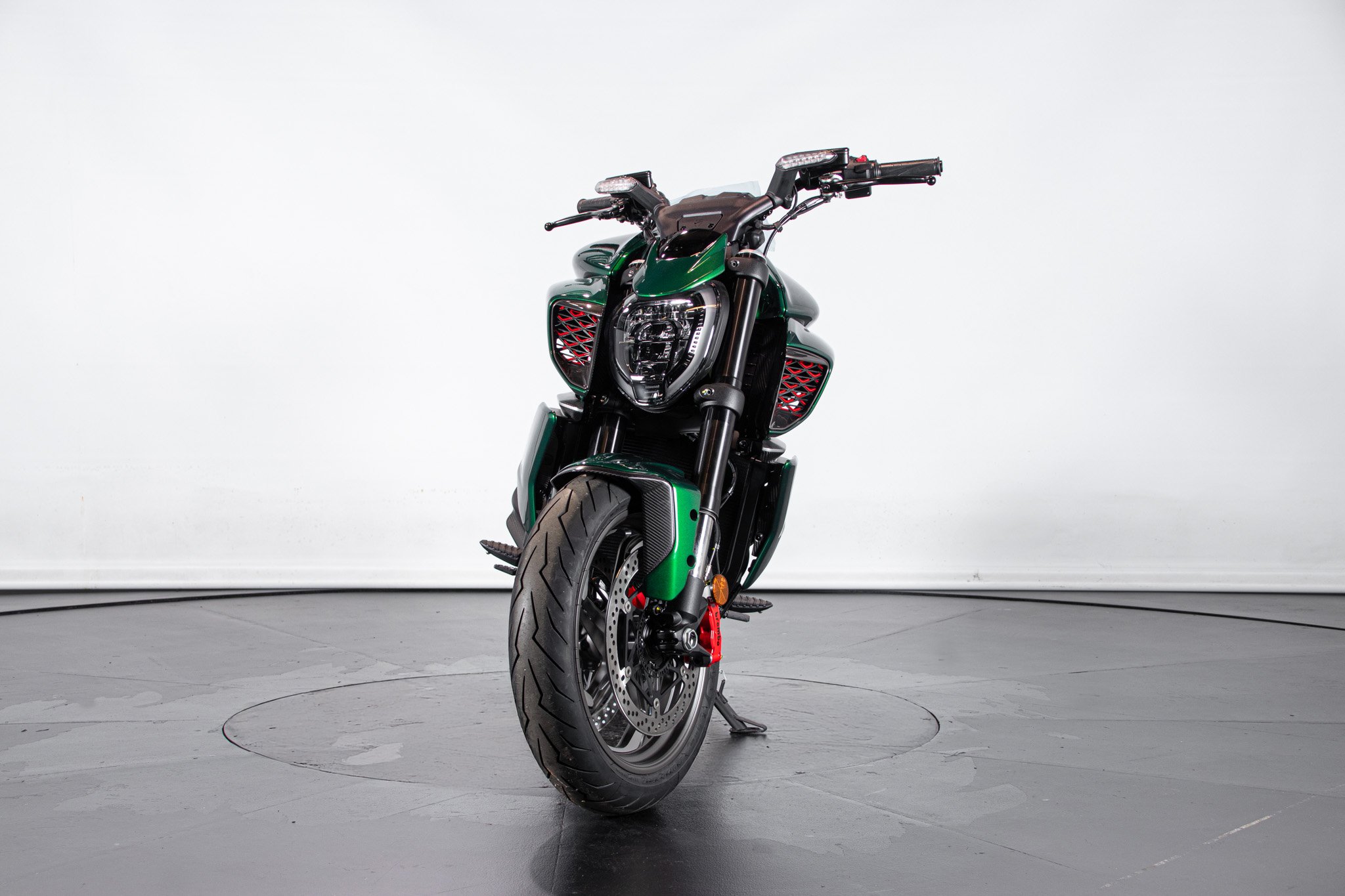 Ducati DUCATI DIAVEL V4 BENTLEY 