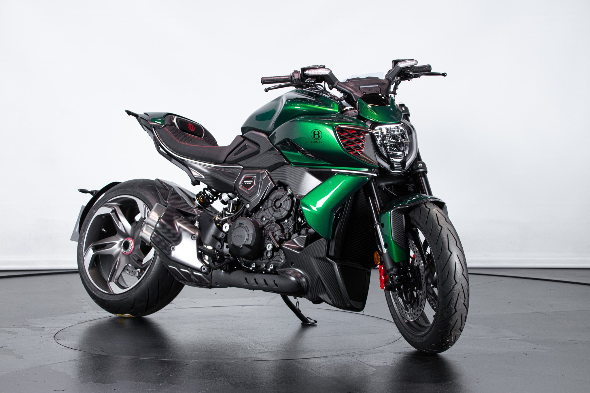 Ducati DUCATI DIAVEL V4 BENTLEY 