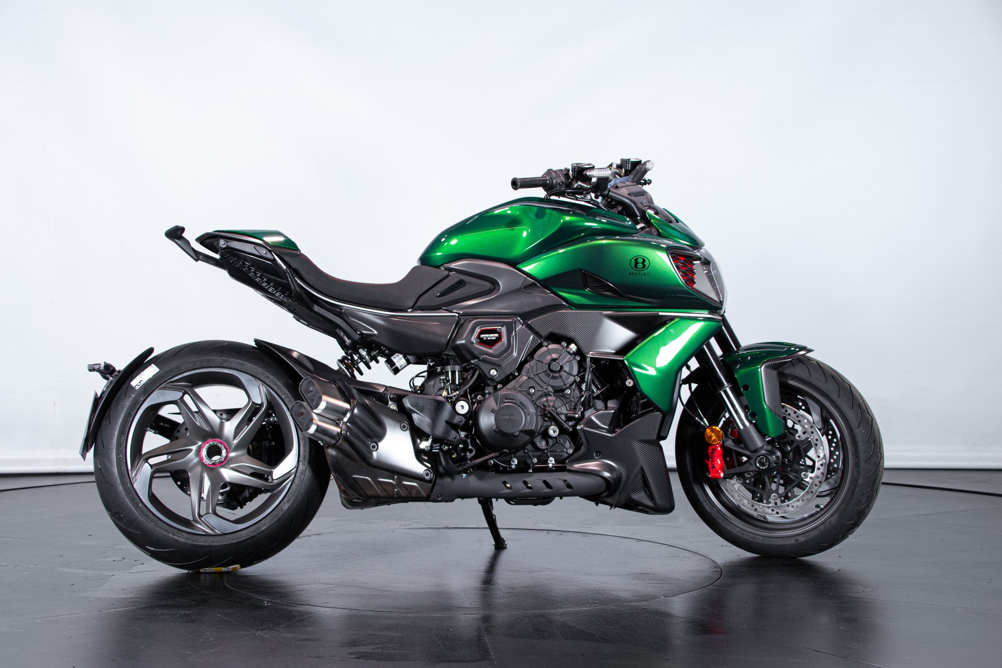 Ducati DUCATI DIAVEL V4 BENTLEY 