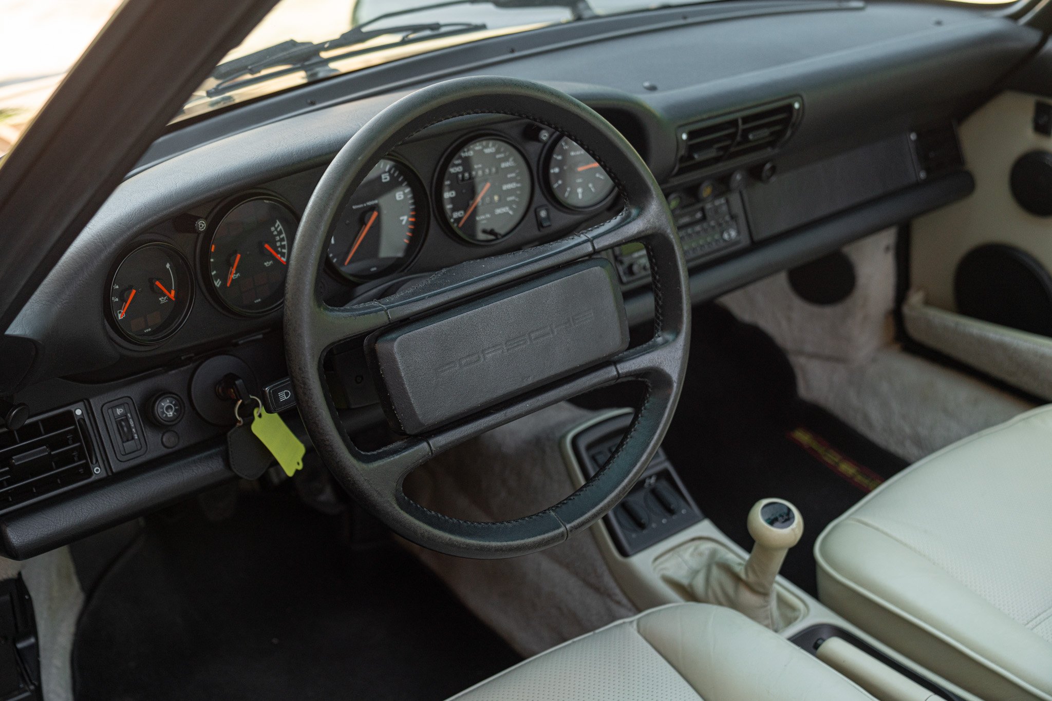 Porsche 964 (911) CARRERA 4 CABRIOLET 