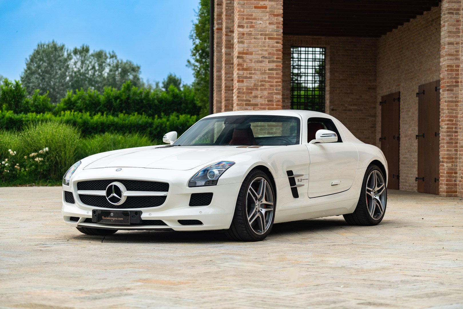 Mercedes Benz SLS AMG 