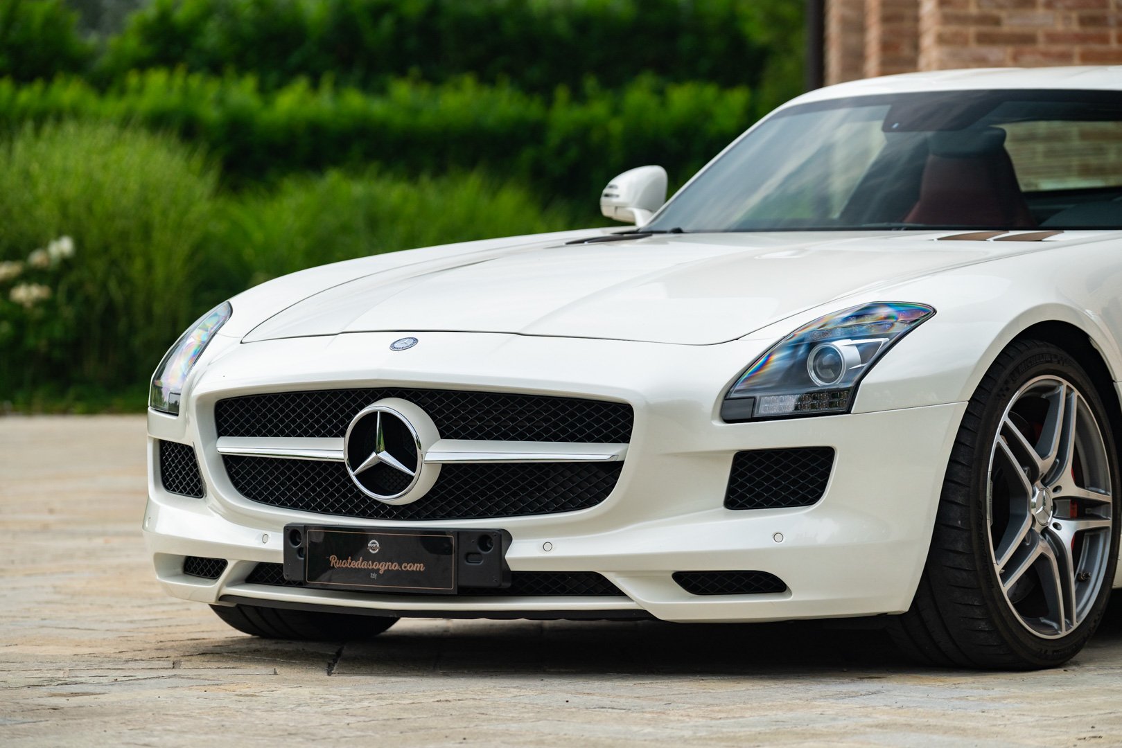 Mercedes Benz SLS AMG 